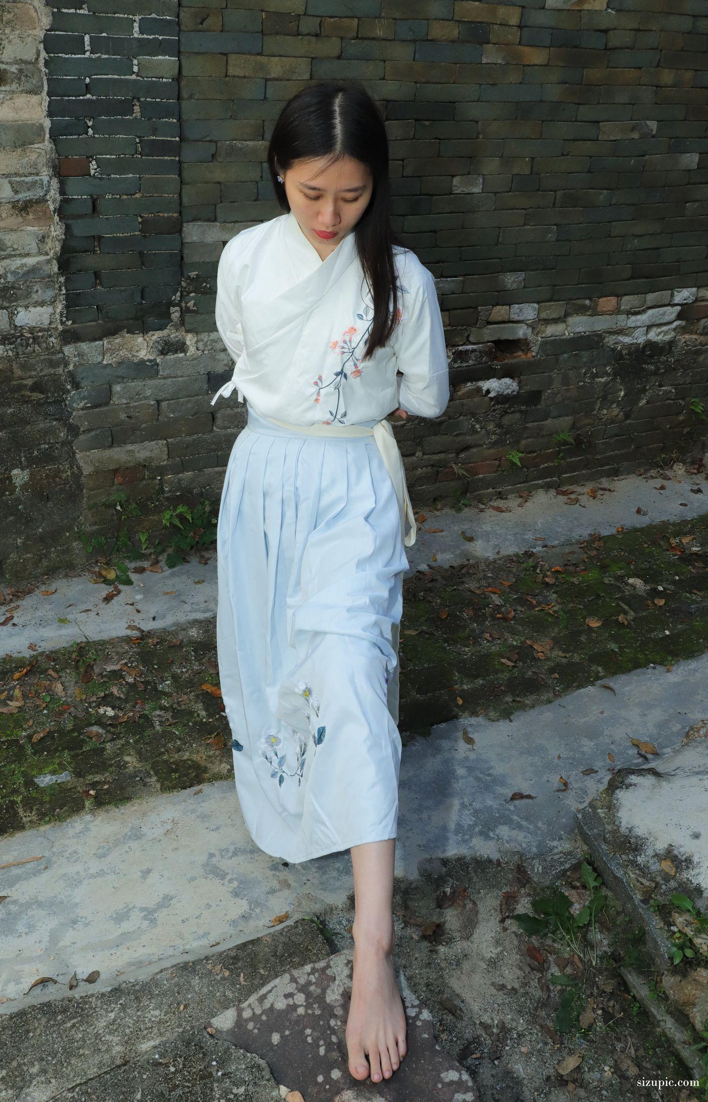 [Pary学生模拍] 049 极品美女小芳穿上汉服古镇赤脚 [138P]插图2