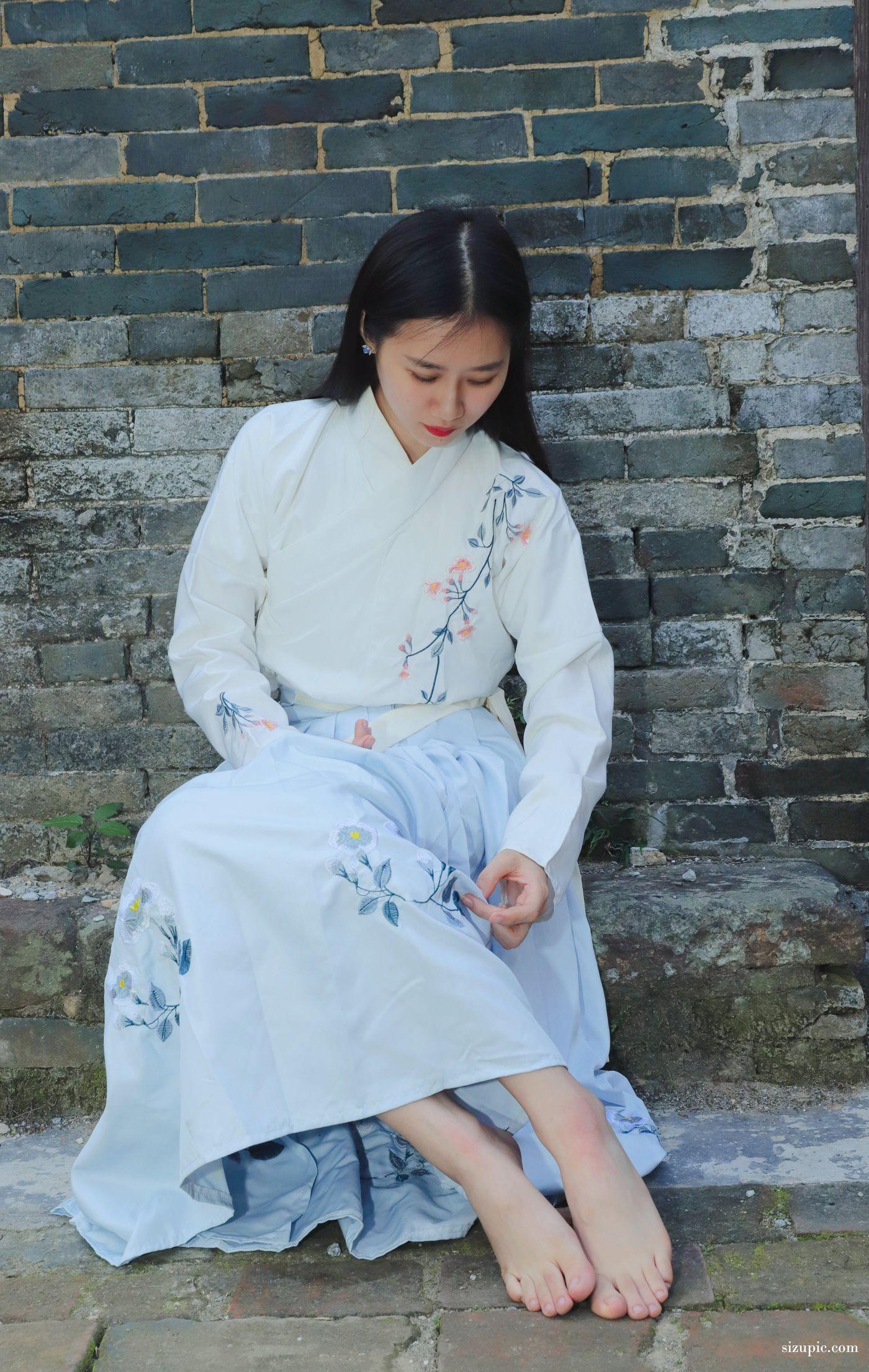 [Pary学生模拍] 049 极品美女小芳穿上汉服古镇赤脚 [138P]插图7