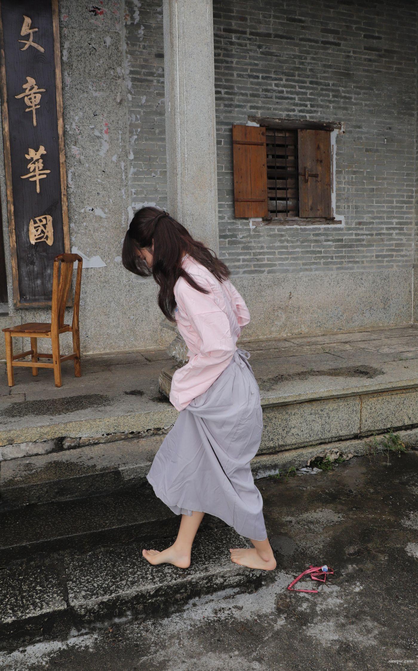 [Pary学生模拍] 017 小淇穿上汉服赤脚游玩古镇 [119P]插图4