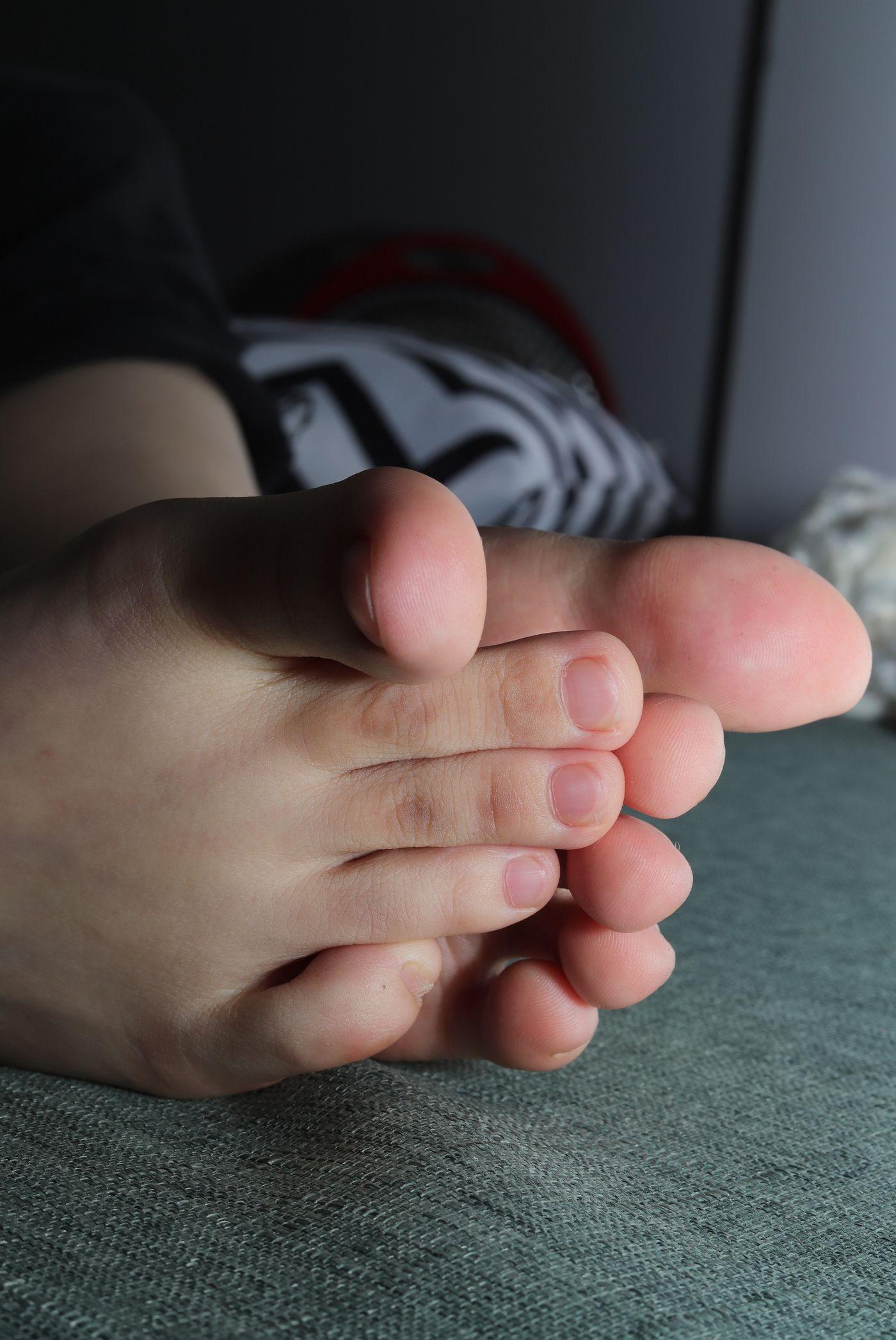 [Pary学生模拍] 015 极品美女小芳第一季超近距离拍摄脚底 [64P]插图4