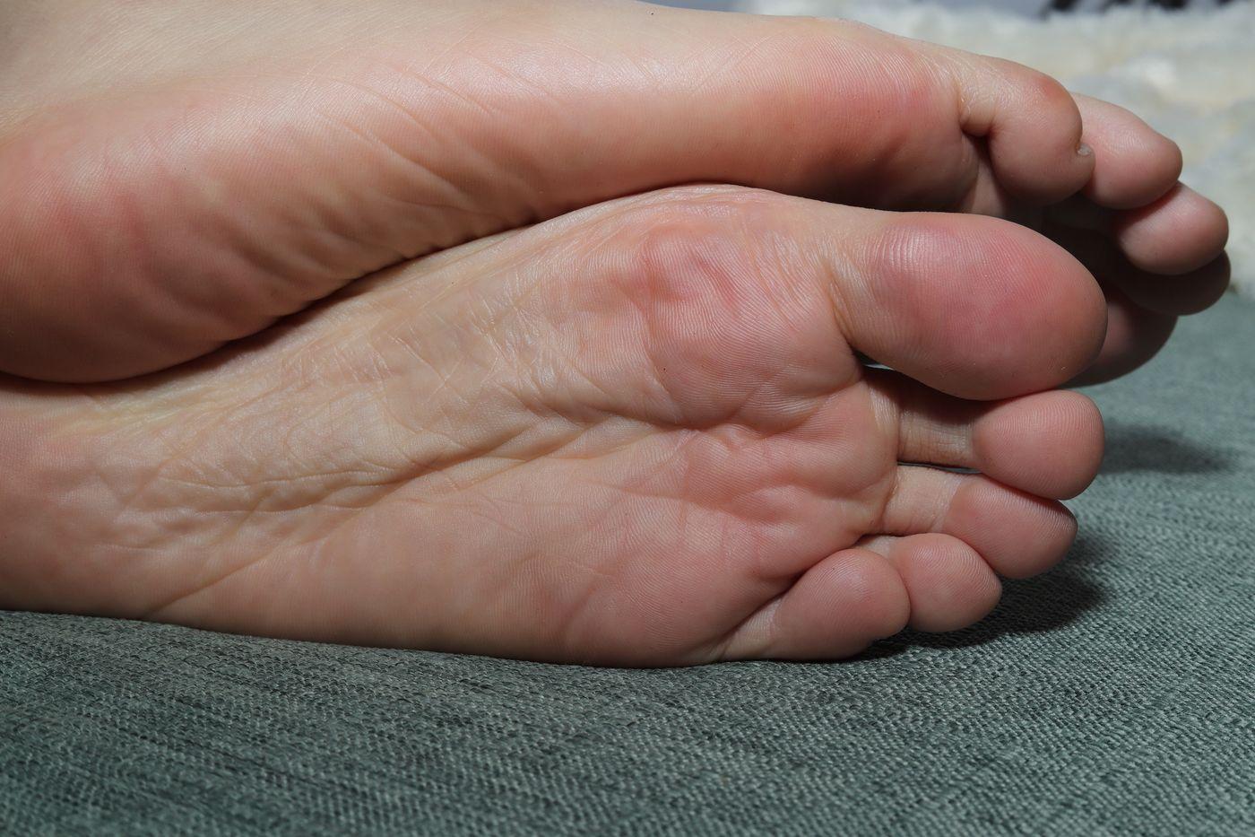 [Pary学生模拍] 015 极品美女小芳第一季超近距离拍摄脚底 [64P]插图2