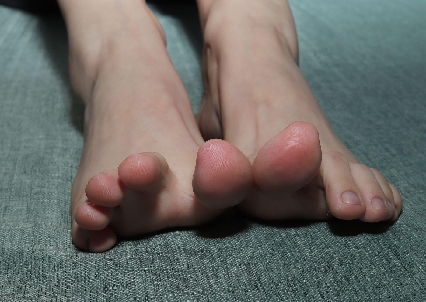 [Pary学生模拍] 015 极品美女小芳第一季超近距离拍摄脚底 [64P]插图
