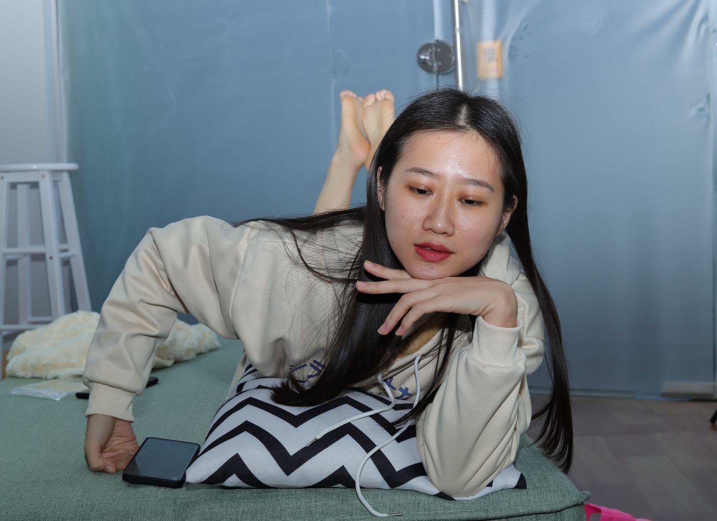 [Pary学生模拍] 015 极品美女小芳第一季超近距离拍摄脚底 [64P]插图1
