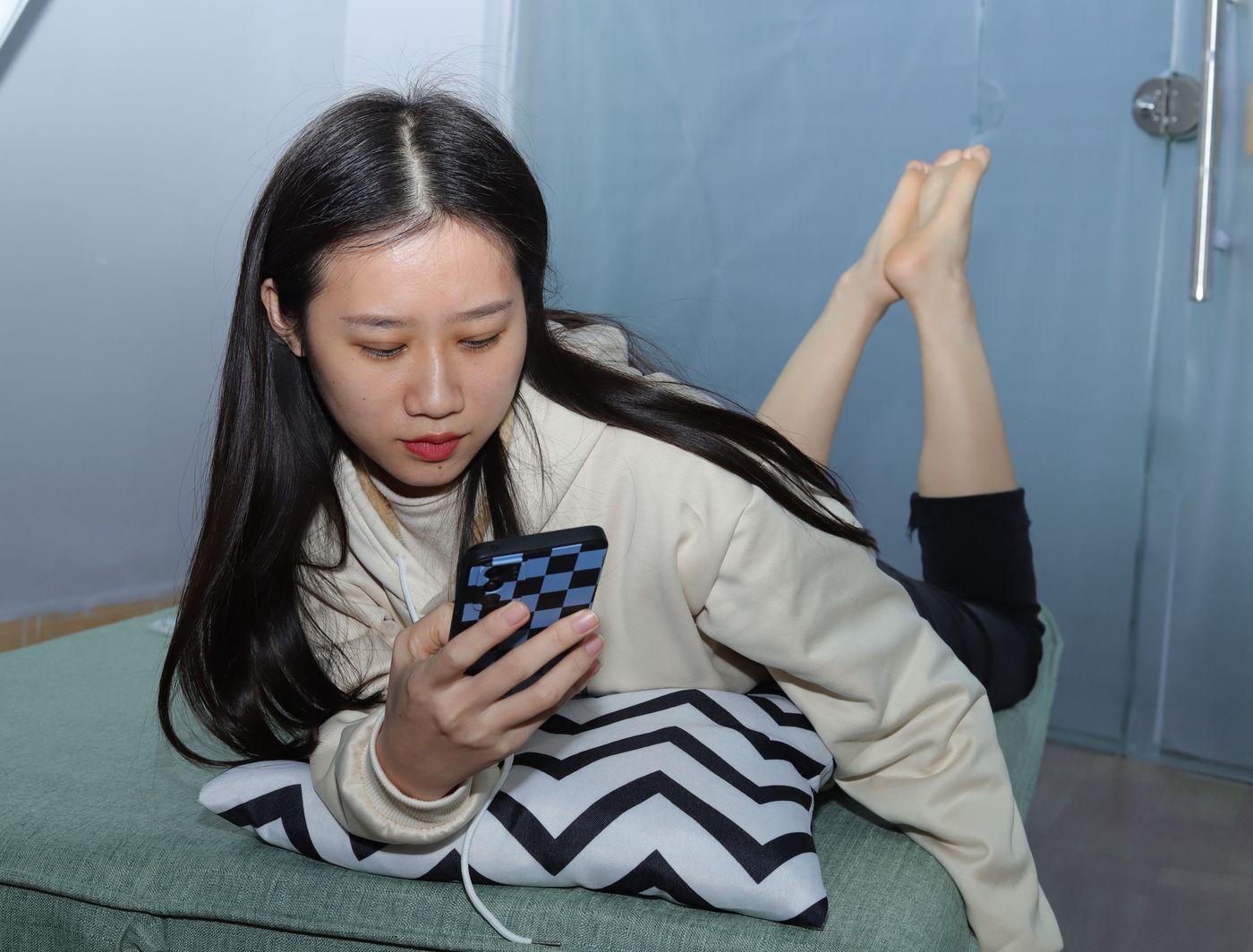[Pary学生模拍] 015 极品美女小芳第一季超近距离拍摄脚底 [64P]插图2
