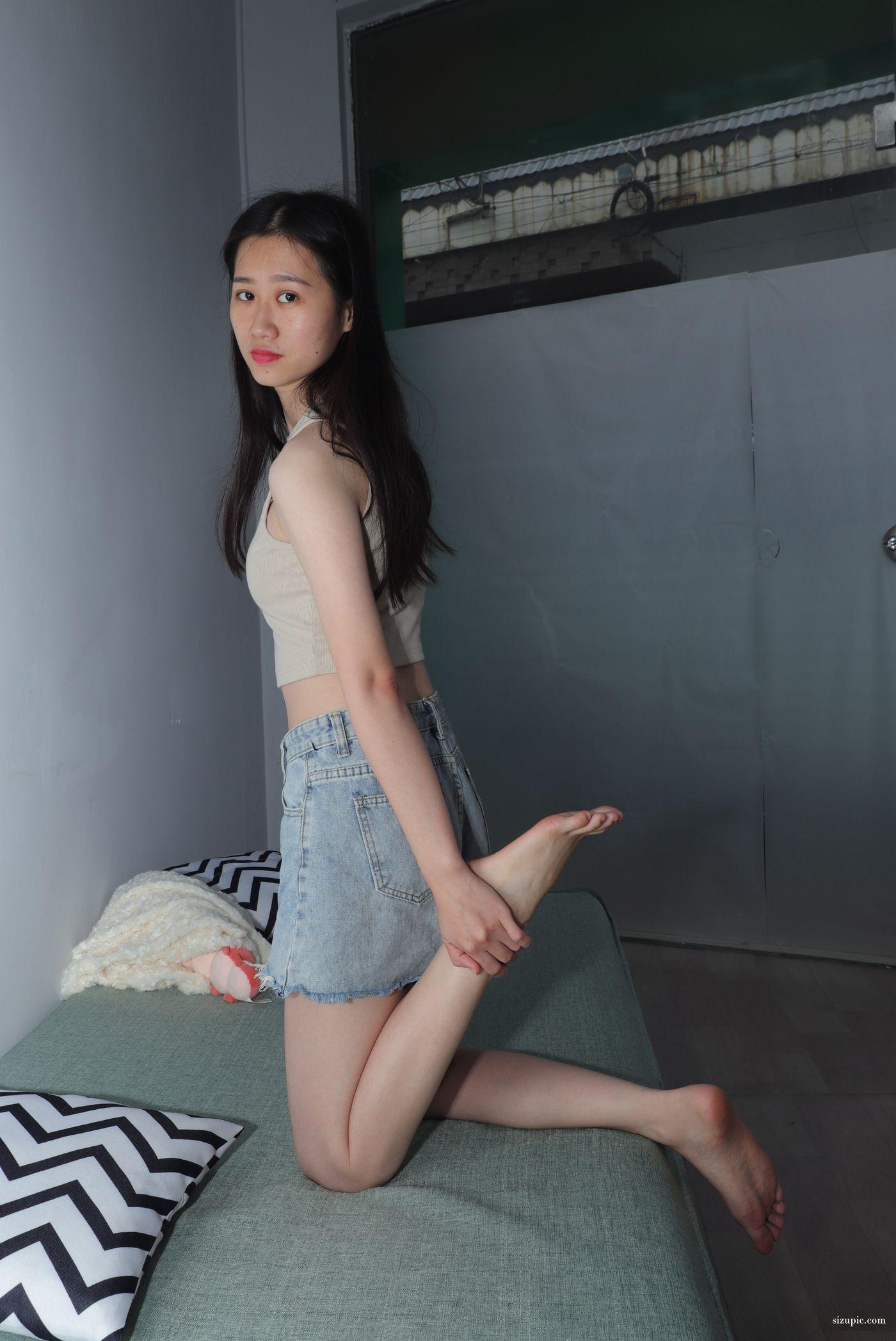 [Pary学生模拍] 007 极品美女小芳大冬天穿上性感吊带展示美脚 [134P]插图5