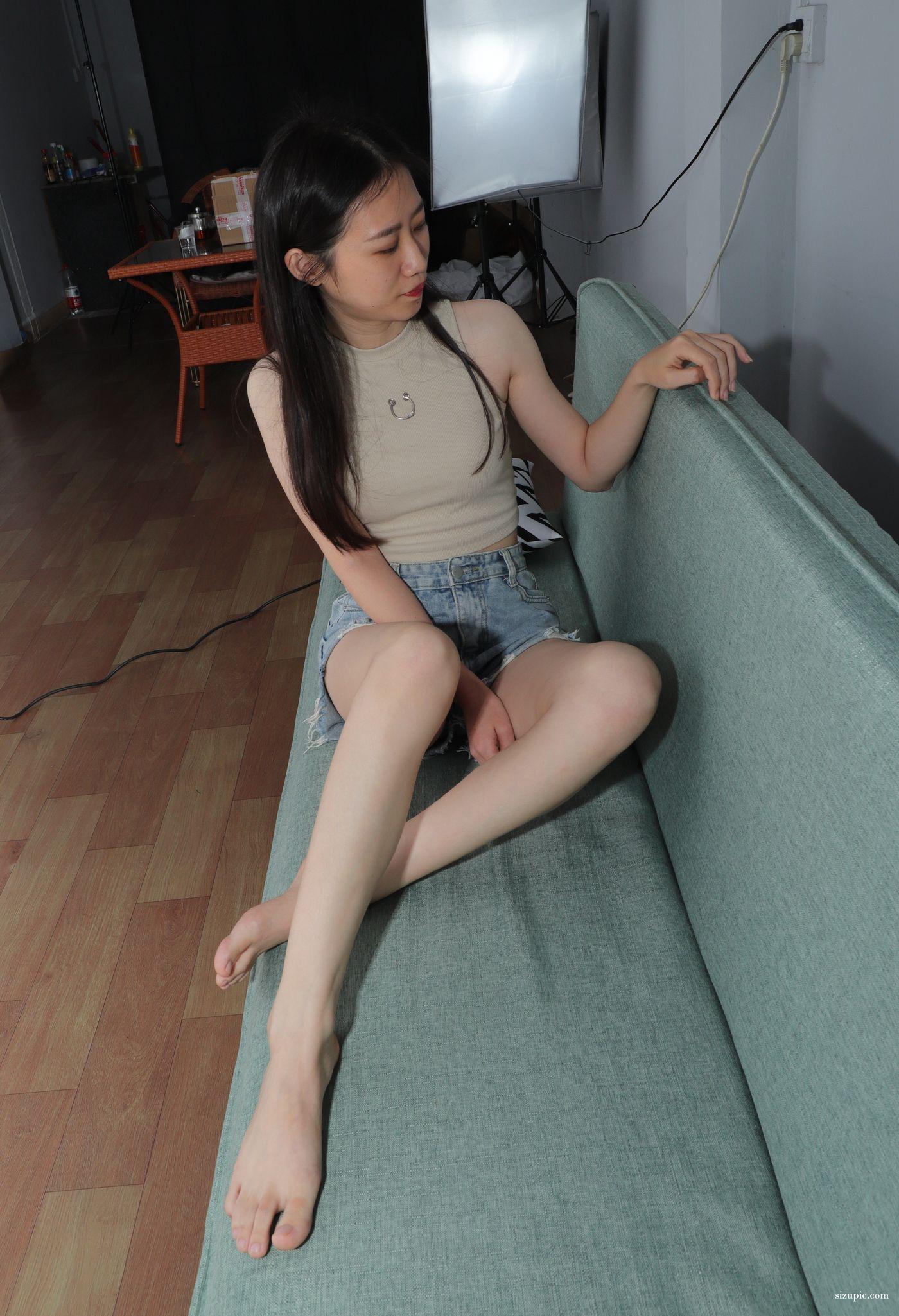 [Pary学生模拍] 007 极品美女小芳大冬天穿上性感吊带展示美脚 [134P]插图4