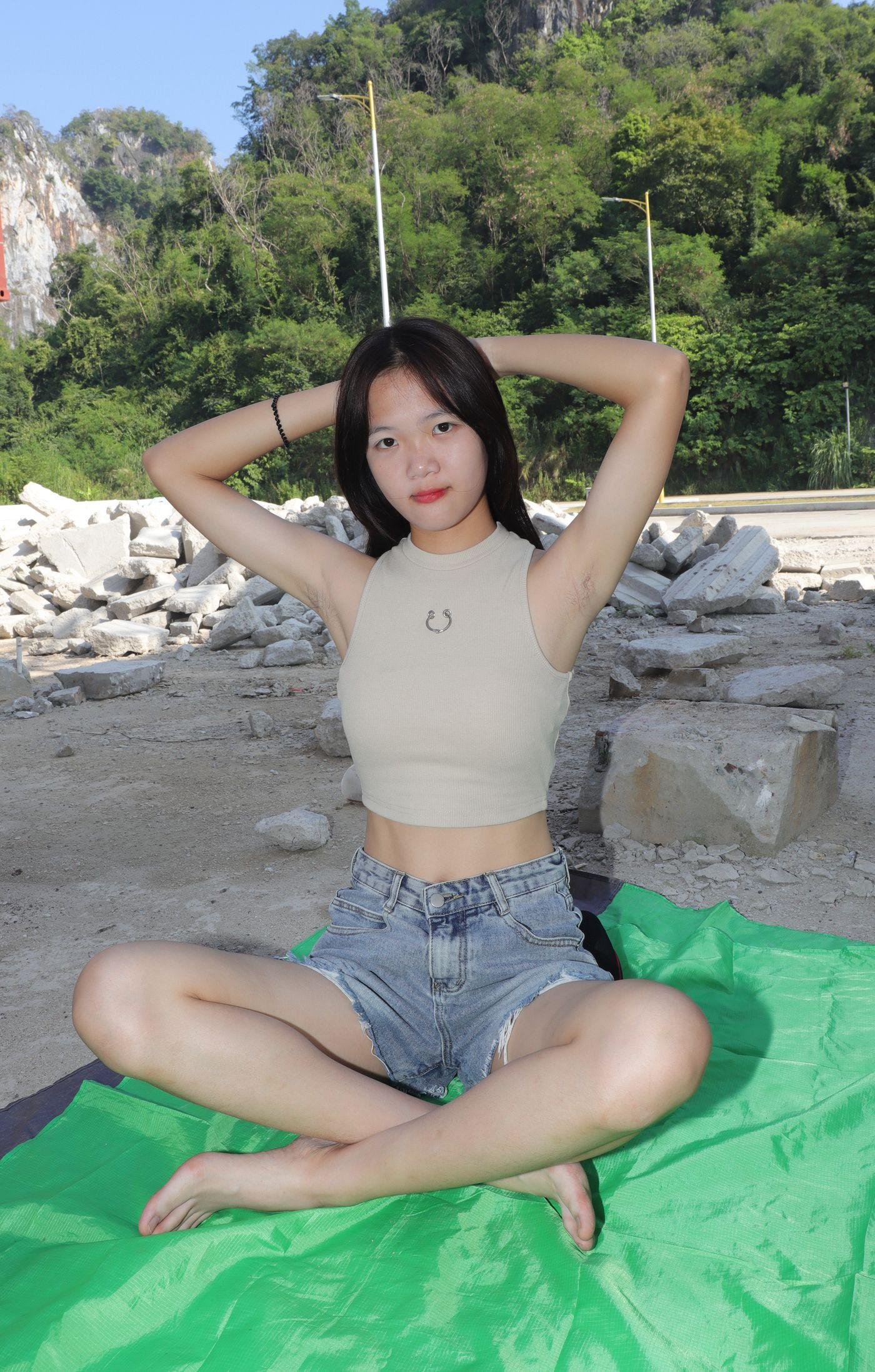 [Pary学生模拍] 021 极品美女校花思思全程赤脚拍照后亮出脏脚底 [96P]插图7