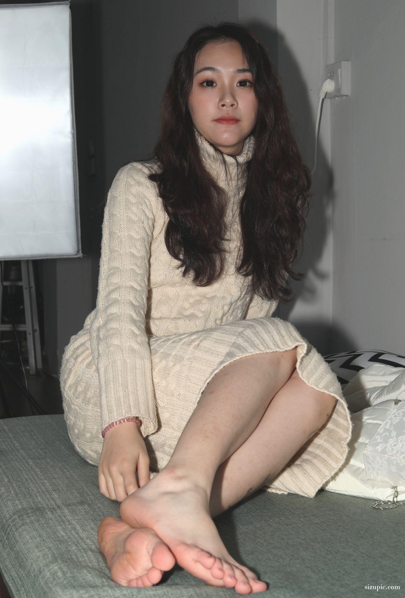 [Pary学生模拍] 046 大美女琪琪脚底大餐，近距离脚底特写，汗腺清晰可见 [96P]插图7