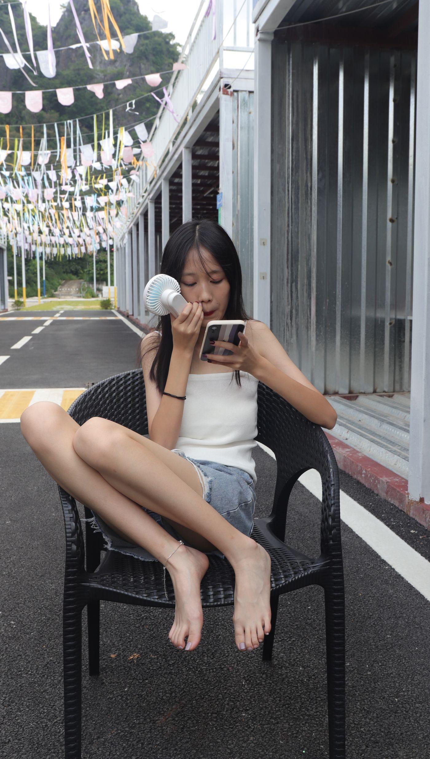 [Pary学生模拍] 005 使出混身解数终于哄得表妹拍了套吊带美脚图 [52P]插图4
