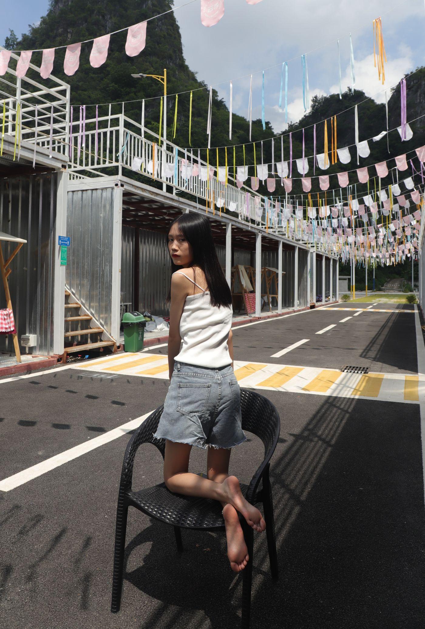 [Pary学生模拍] 005 使出混身解数终于哄得表妹拍了套吊带美脚图 [52P]插图4