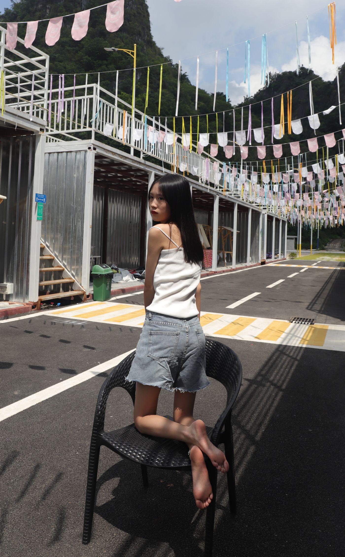 [Pary学生模拍] 005 使出混身解数终于哄得表妹拍了套吊带美脚图 [52P]插图5