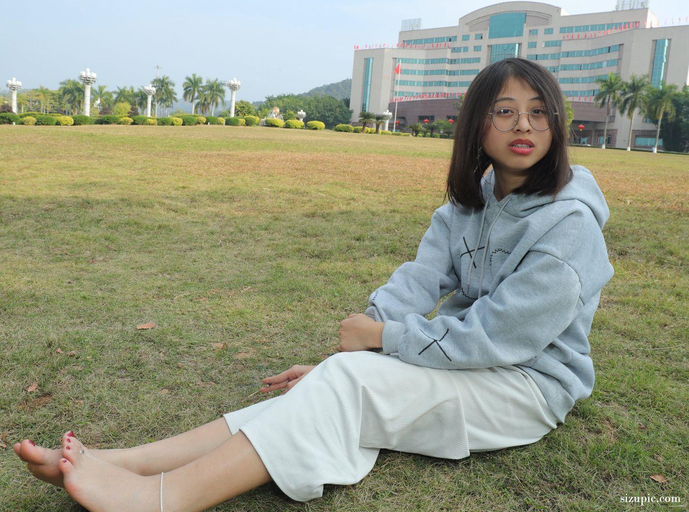 [Pary学生模拍] 051 大学生静雯室内室外展示36码小可爱美脚 [105P]插图2