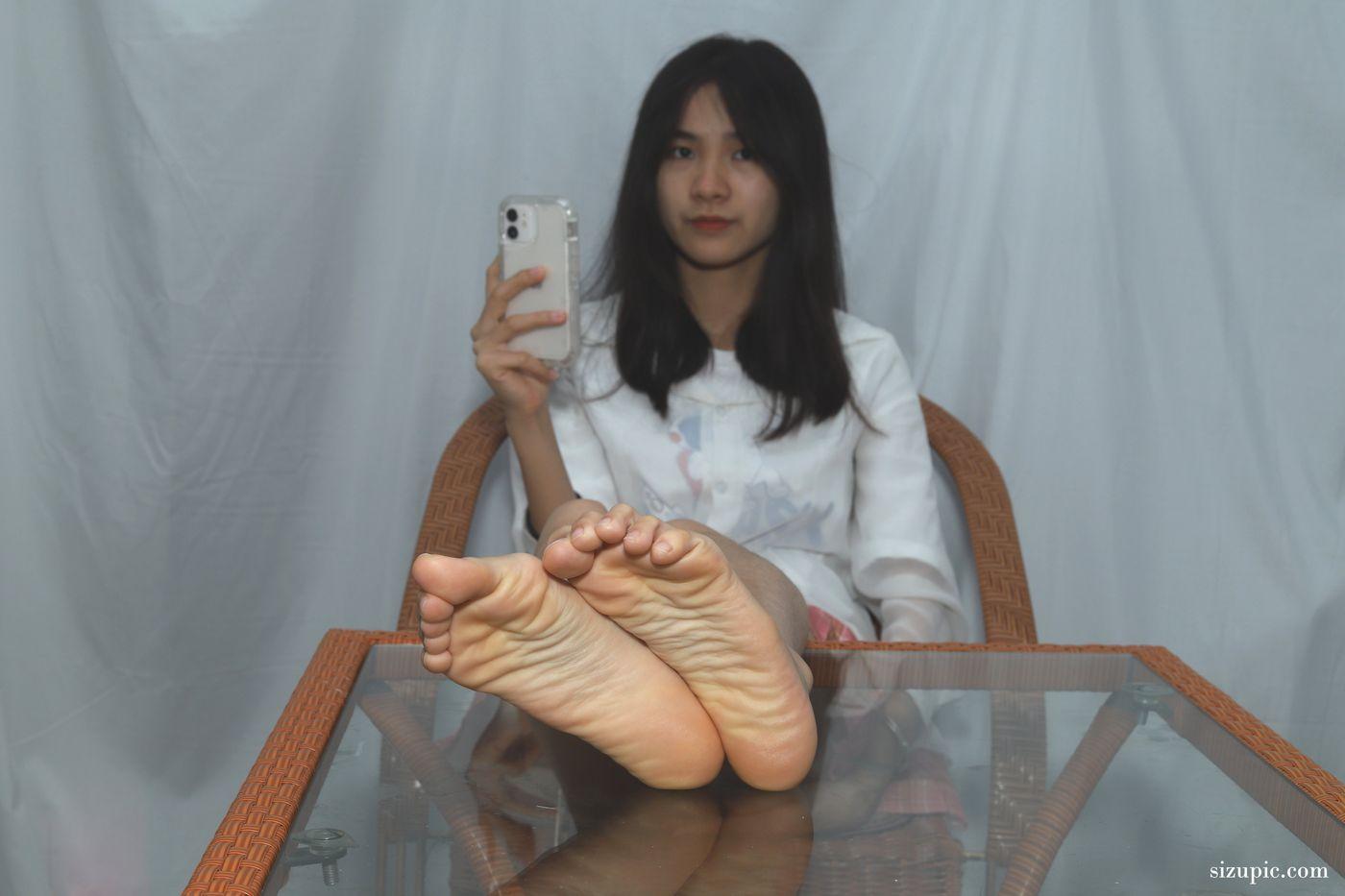 [Pary学生模拍] 053 小敏非常有表现力的37码修长美脚 [72P]插图3