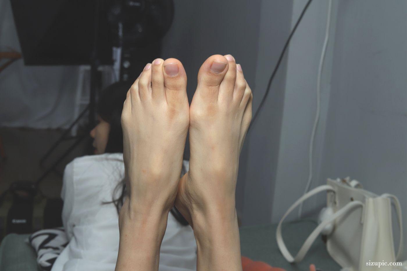 [Pary学生模拍] 053 小敏非常有表现力的37码修长美脚 [72P]插图