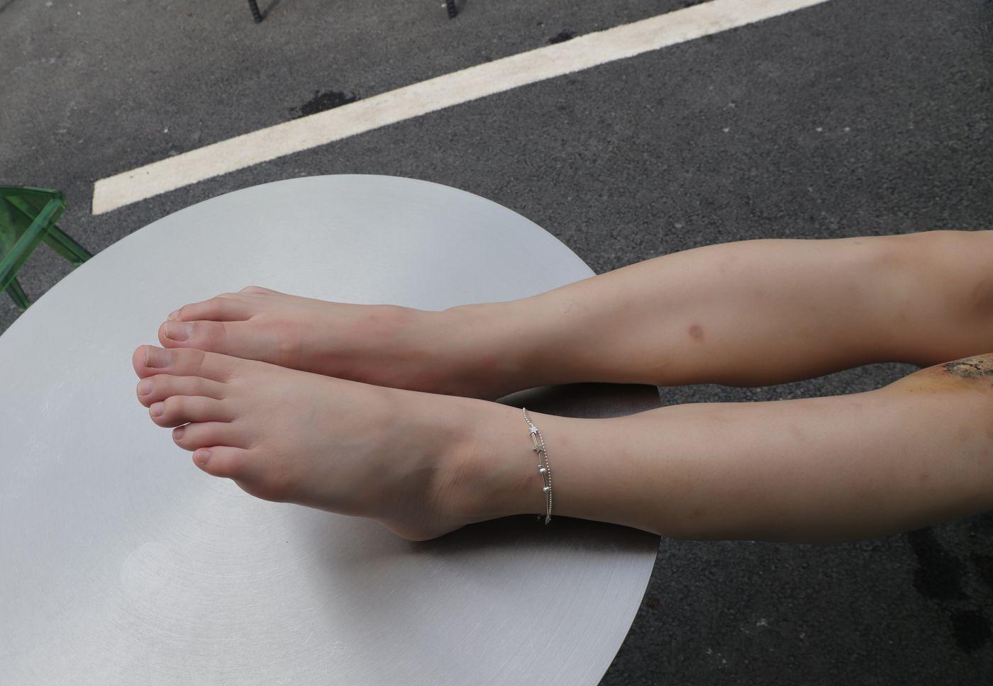 [Pary学生模拍] 002 大学生女神素萍的38码修长美脚 [23P]插图4
