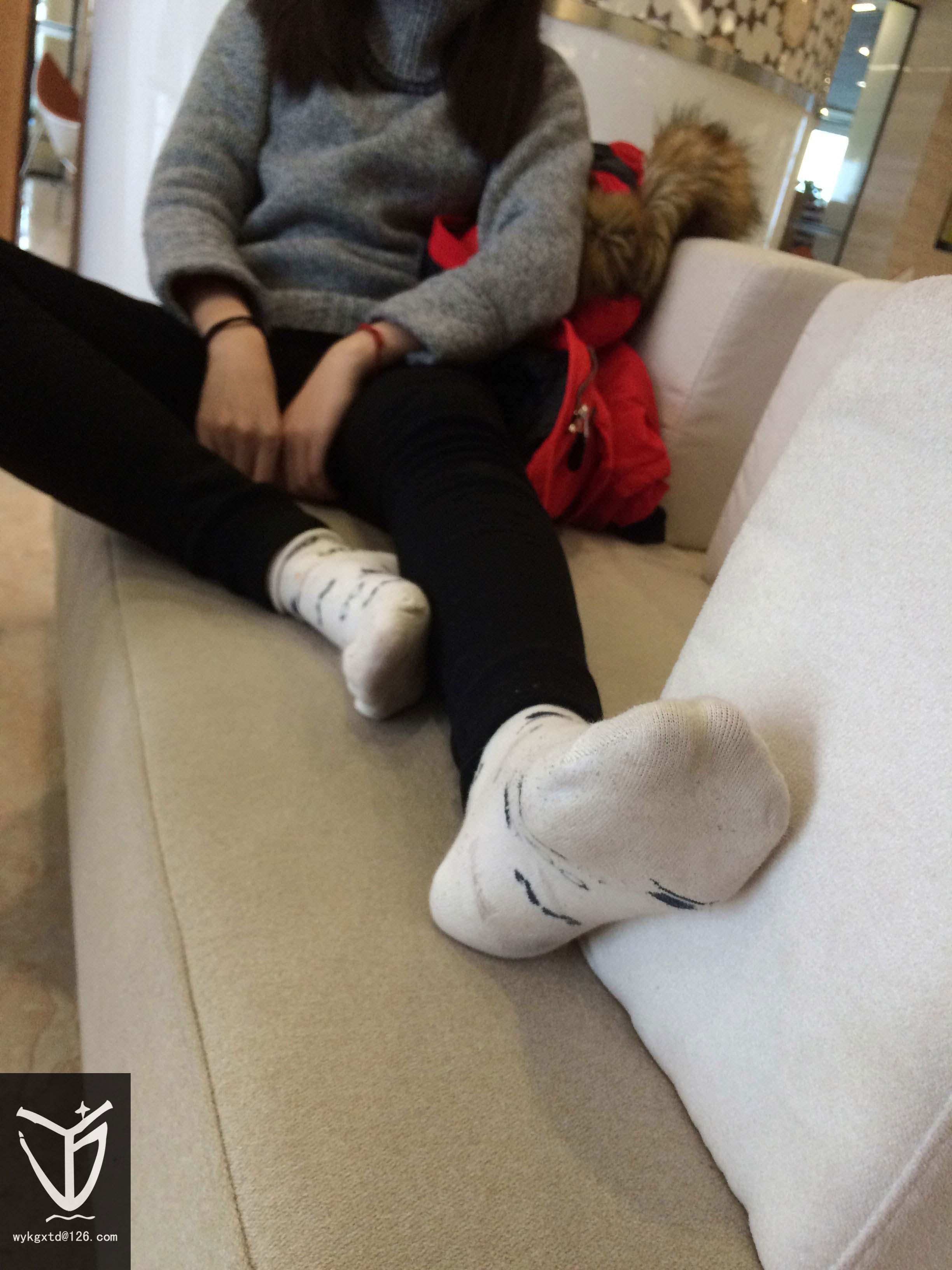 [YJ街拍] No.005 棉袜裸足 [138P]插图5
