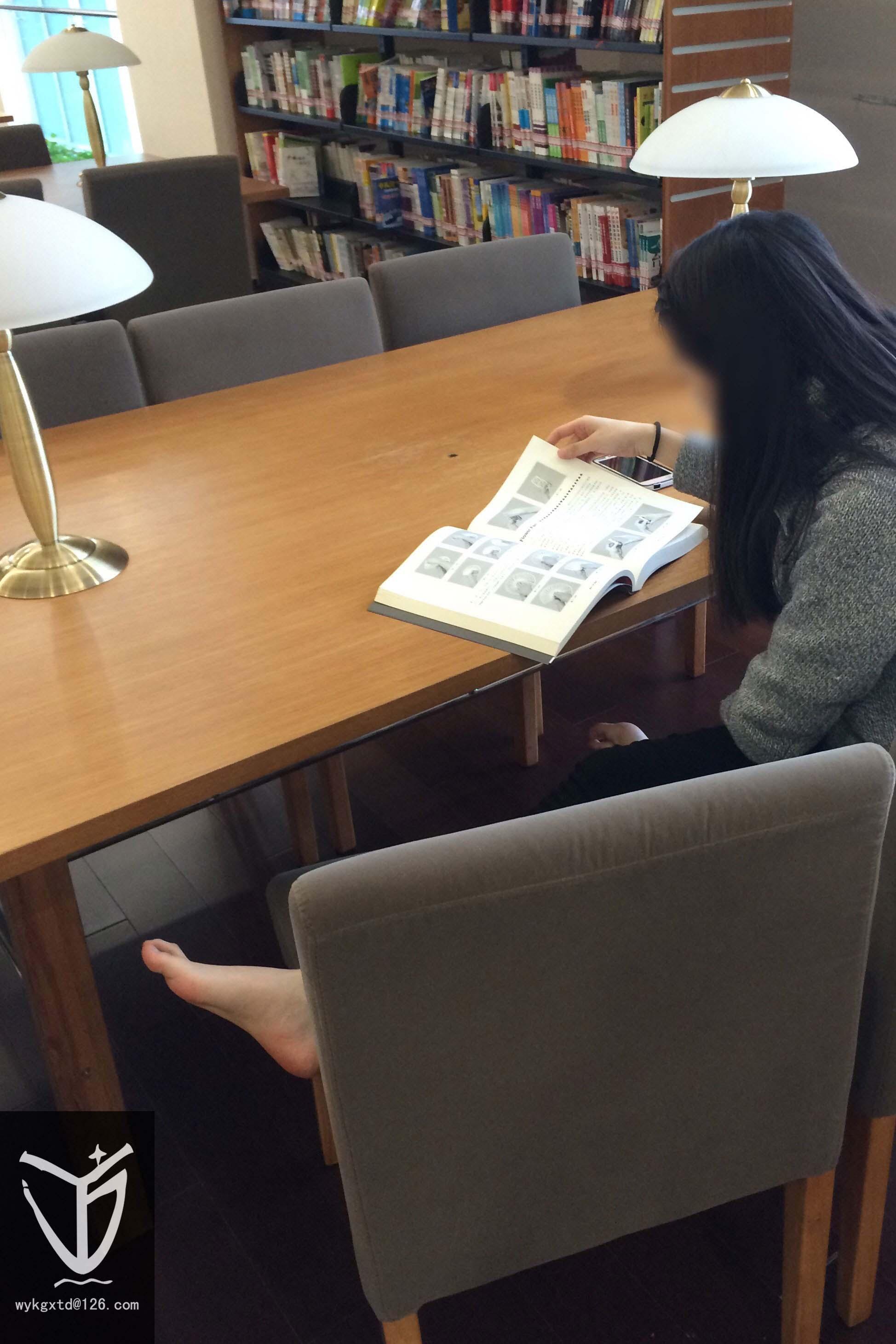 [YJ街拍] No.005 棉袜裸足 [138P]插图3