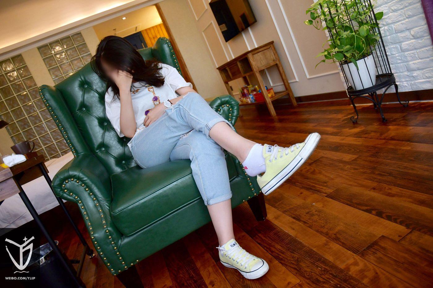 [YJ街拍] No.020 与匡威女孩的客房 [151P]插图8