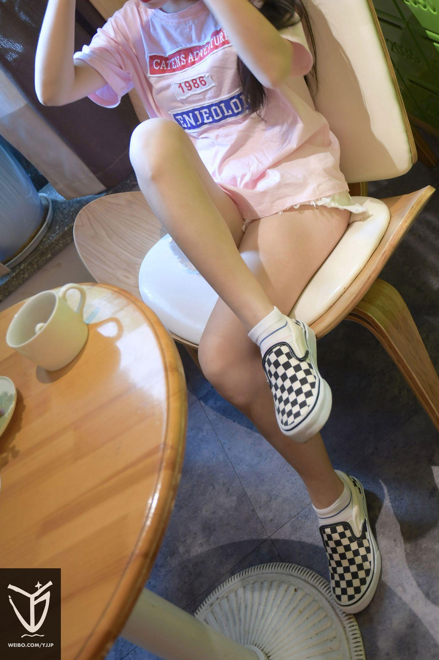 [YJ街拍] No.022 咖啡馆遇见的帆布鞋女孩 [101P]插图9