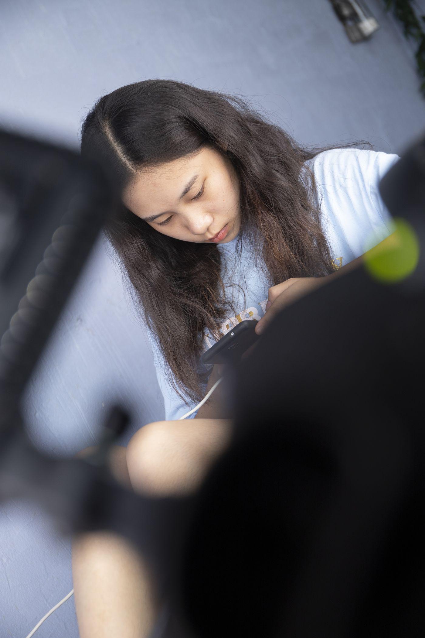 南国足艺 NO.010 模特彭彭办公室秀透明黑丝美脚，各种姿势非常诱惑！ [131P]插图3