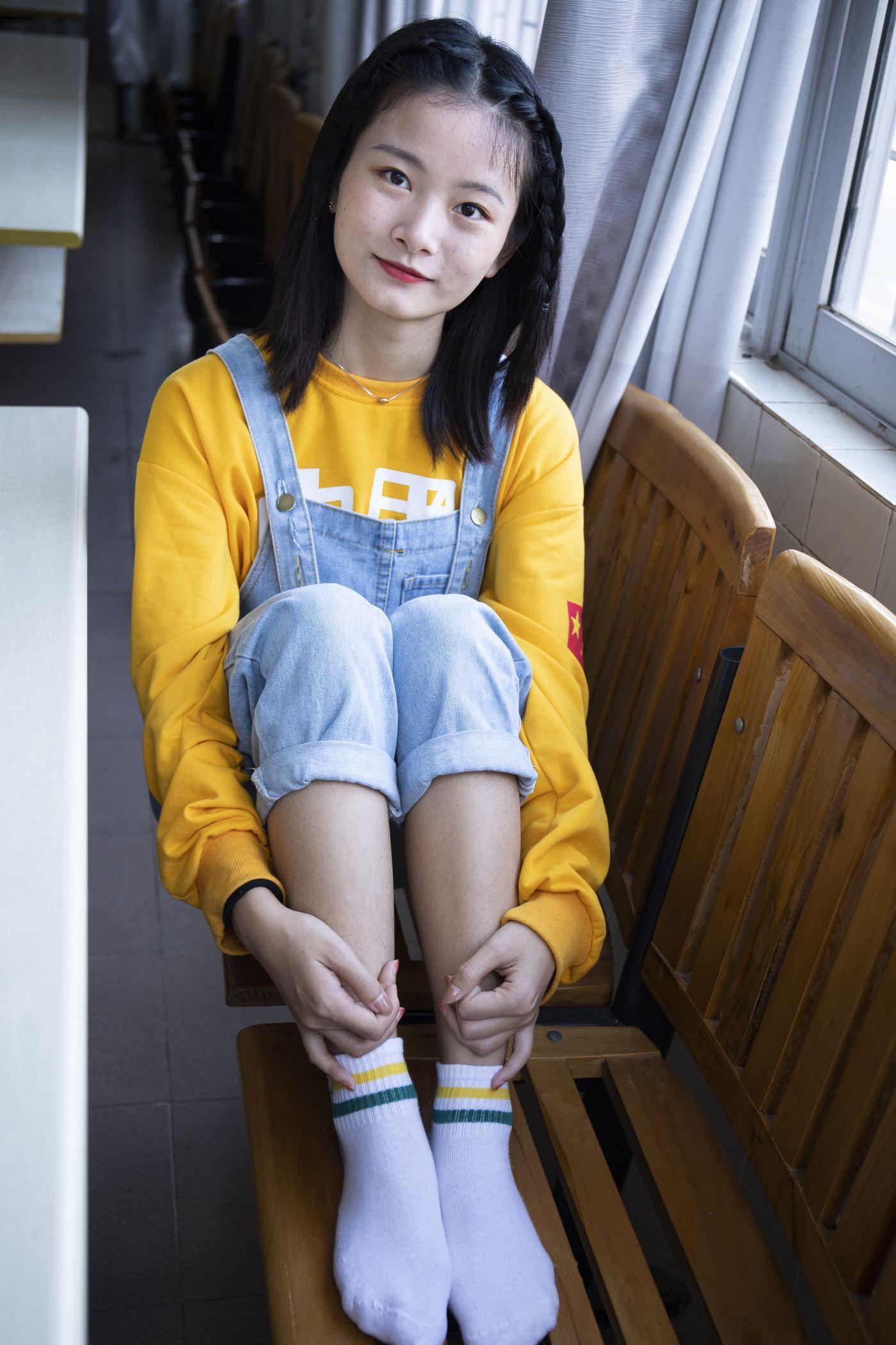 南国足艺 NO.019 刁钻的角度 四川妹子琳琳教室秀美脚 [121P]插图5