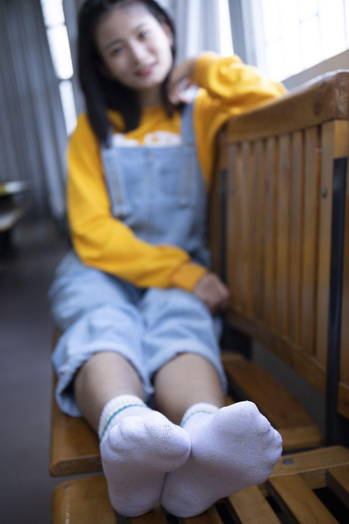 南国足艺 NO.019 刁钻的角度 四川妹子琳琳教室秀美脚 [121P]插图7