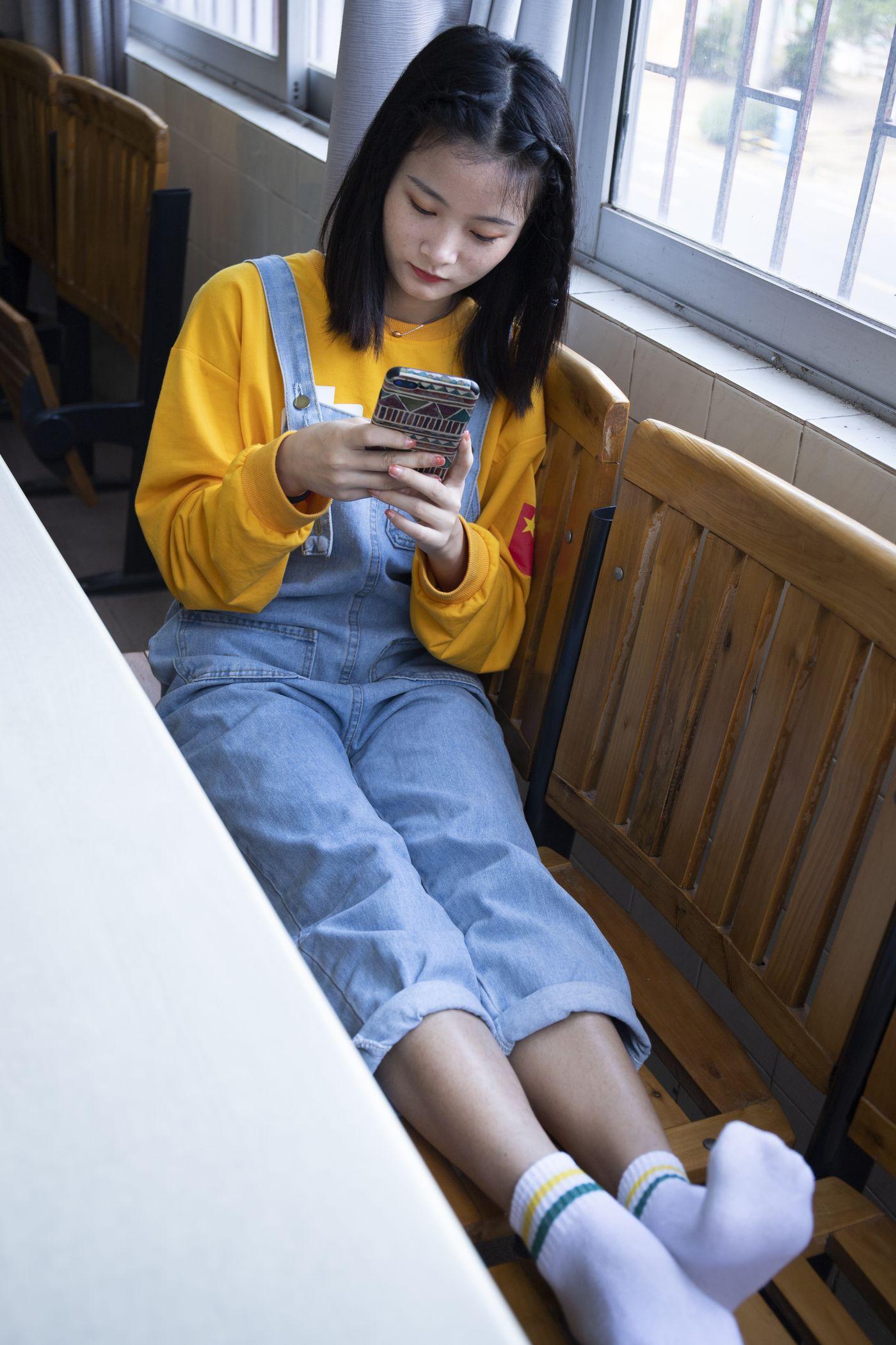 南国足艺 NO.019 刁钻的角度 四川妹子琳琳教室秀美脚 [121P]插图4