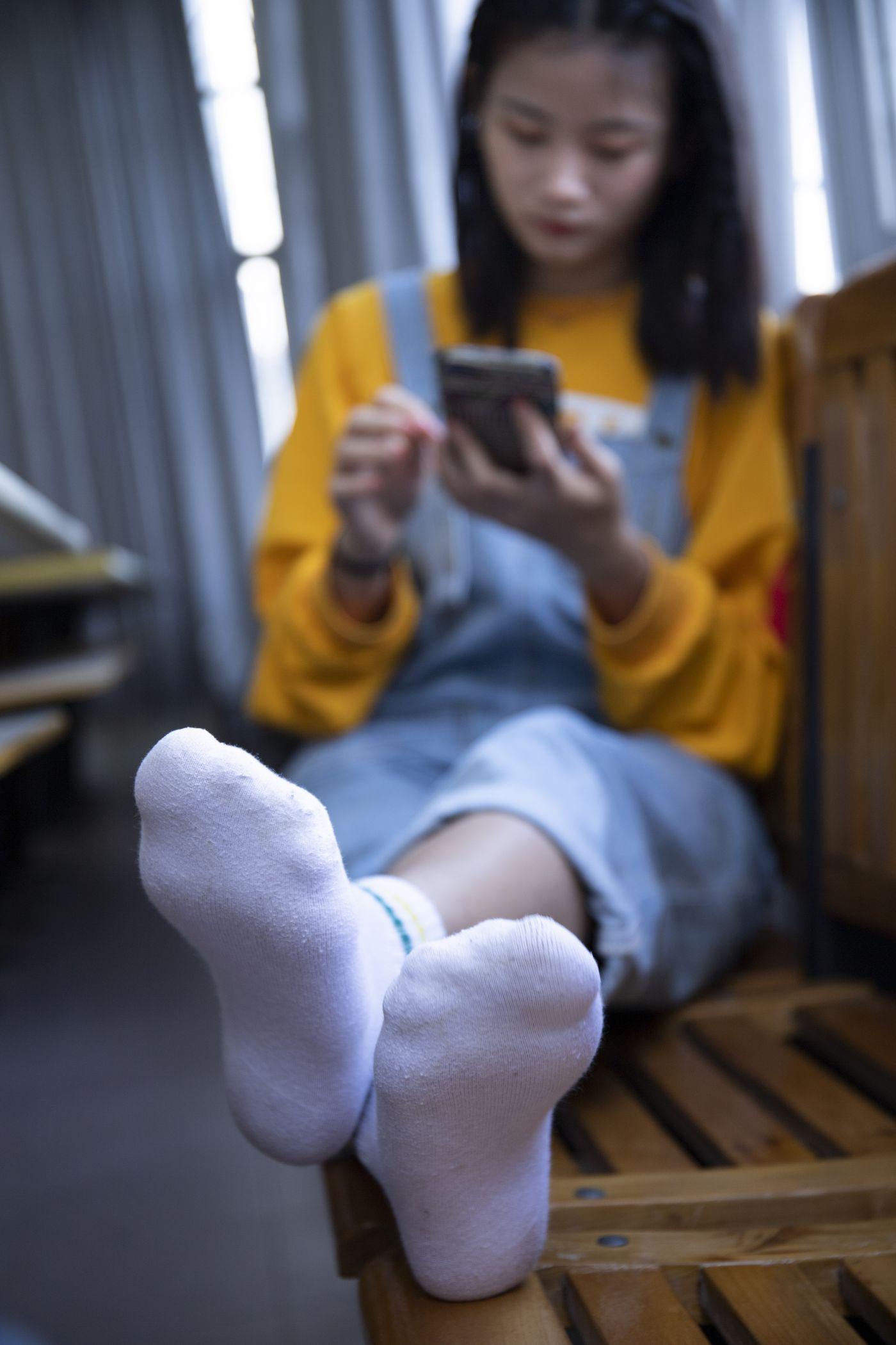 南国足艺 NO.019 刁钻的角度 四川妹子琳琳教室秀美脚 [121P]插图9