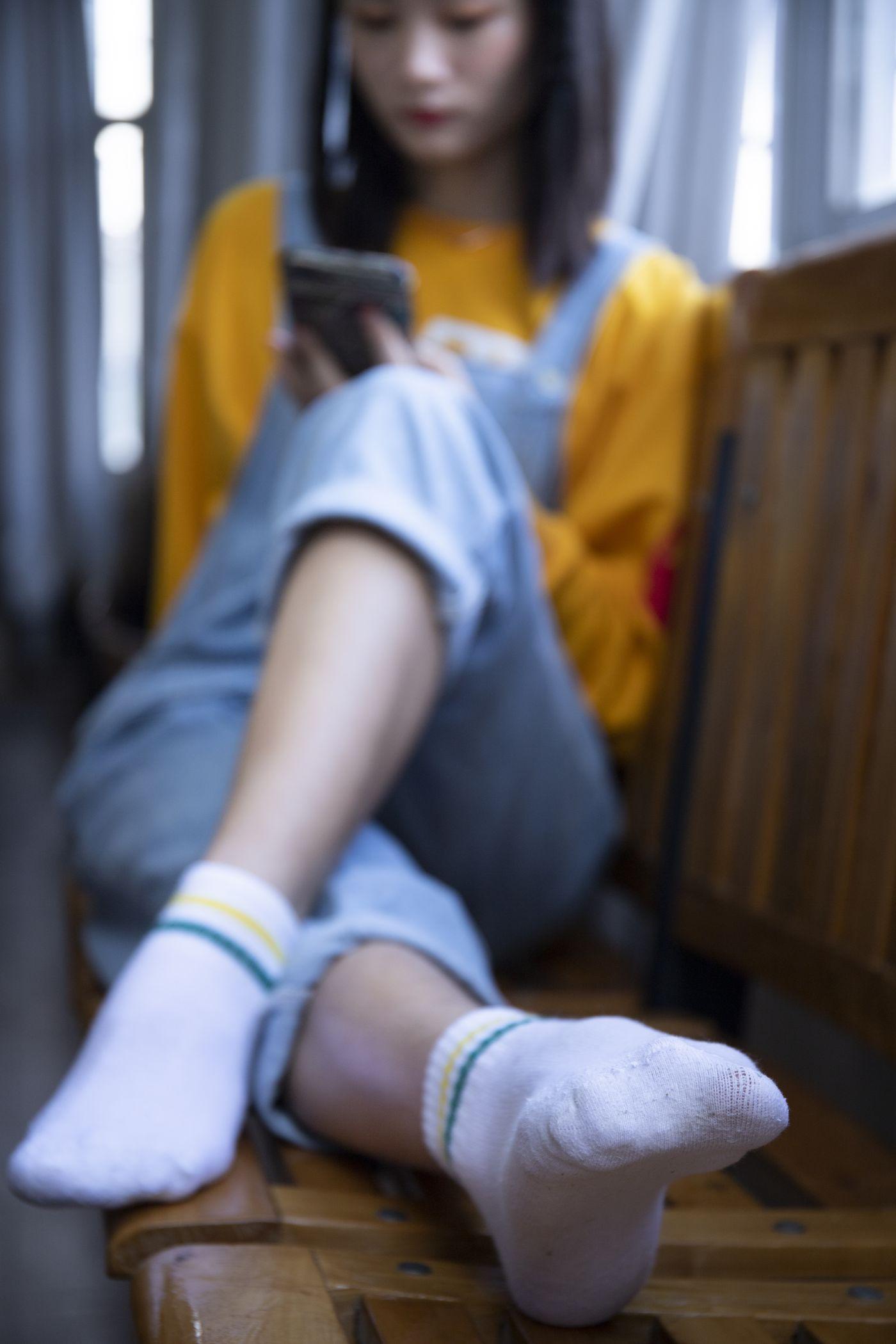 南国足艺 NO.019 刁钻的角度 四川妹子琳琳教室秀美脚 [121P]插图