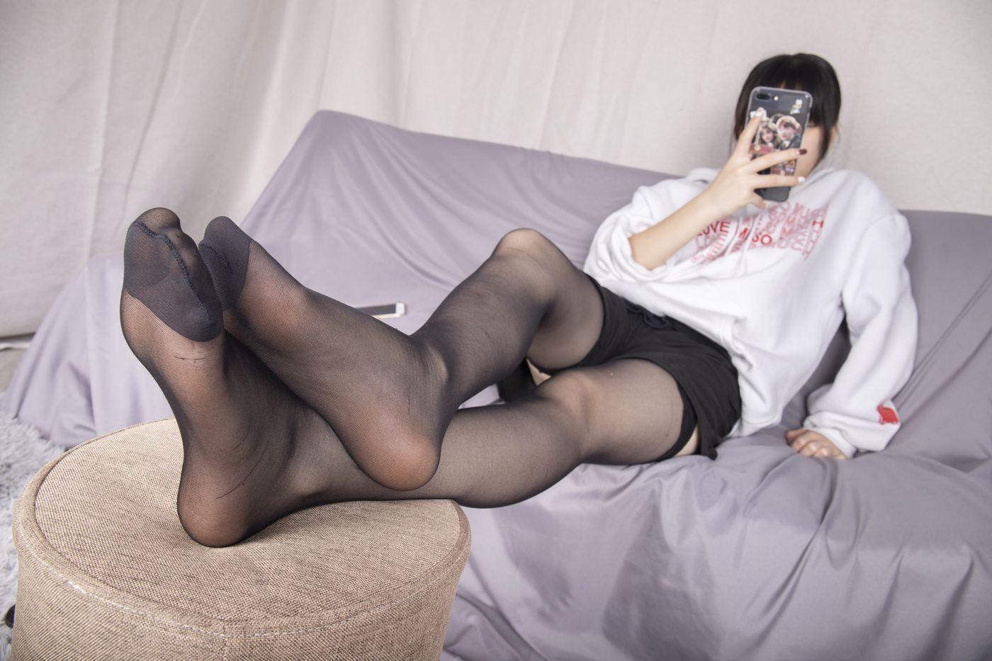 南国足艺 NO.017 宝儿美女秀长黑丝美脚 [90P]插图