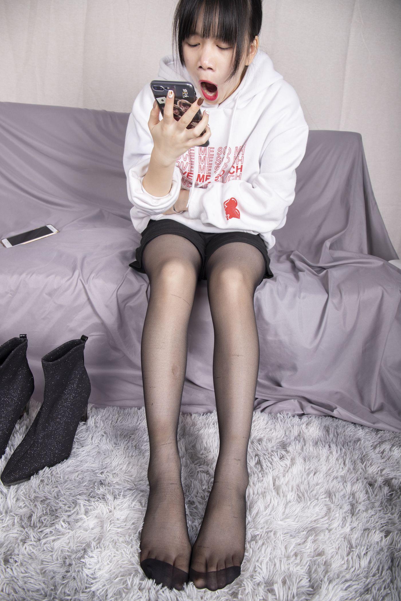 南国足艺 NO.017 宝儿美女秀长黑丝美脚 [90P]插图