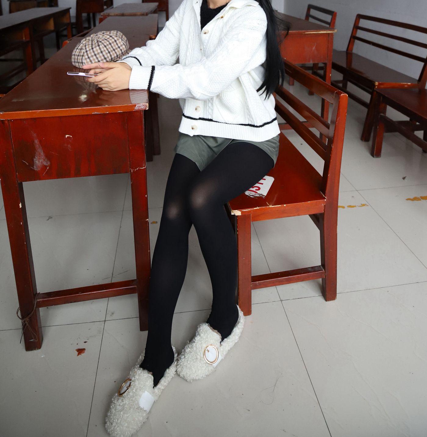 2019-11活动-大西瓜爱牙膏 2019-11月 X3 活动模特3 教室黑丝厚长袜 [155P]插图3