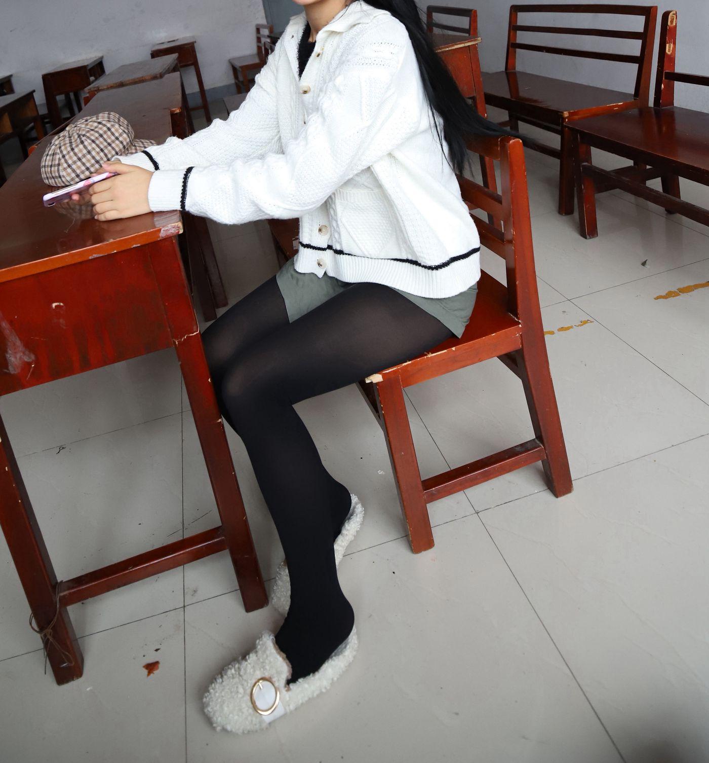 2019-11活动-大西瓜爱牙膏 2019-11月 X3 活动模特3 教室黑丝厚长袜 [155P]插图