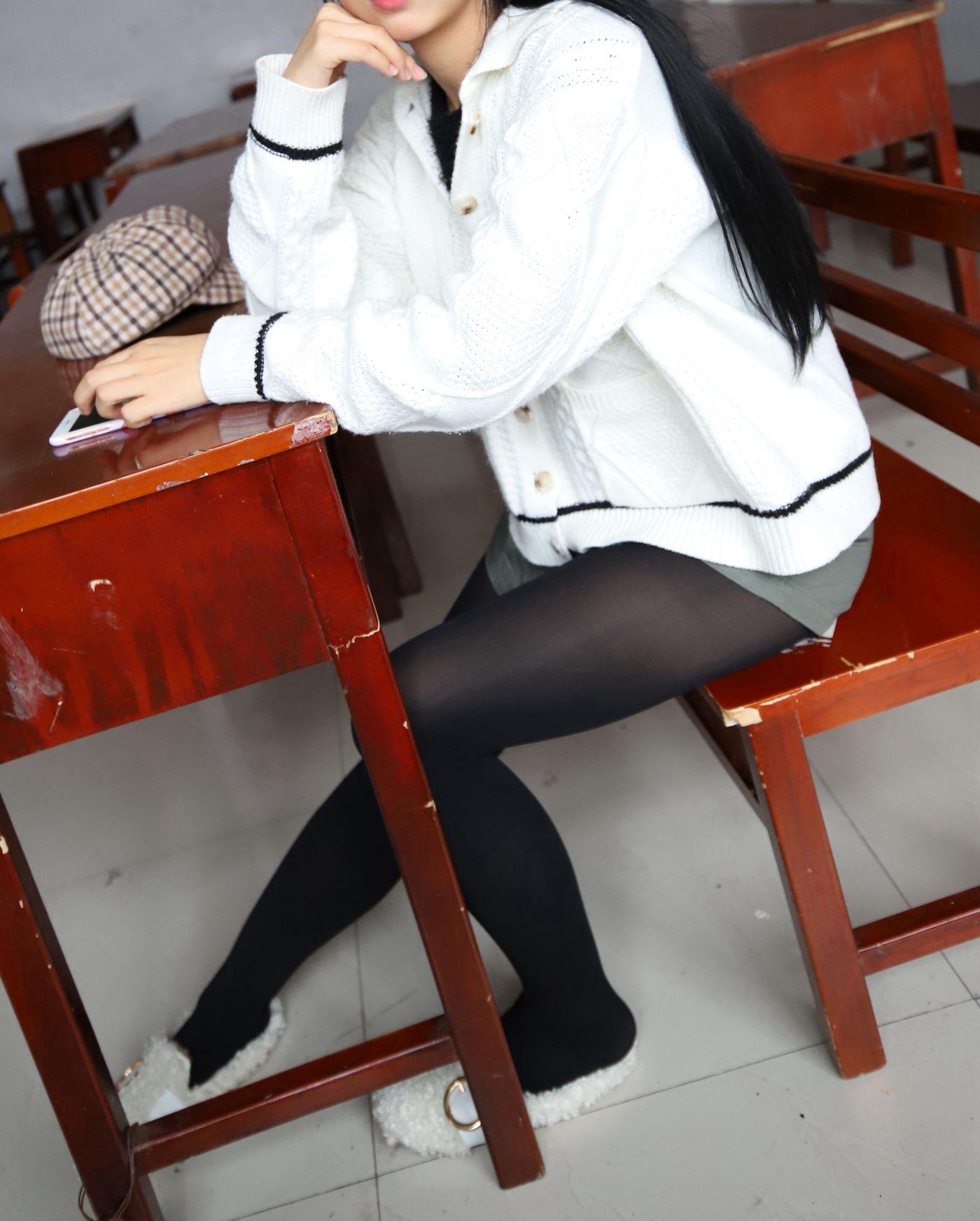 2019-11活动-大西瓜爱牙膏 2019-11月 X3 活动模特3 教室黑丝厚长袜 [155P]插图1