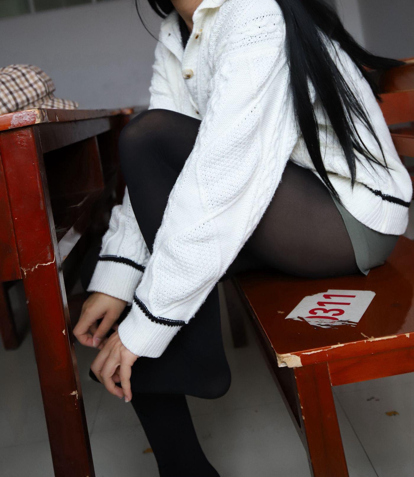 2019-11活动-大西瓜爱牙膏 2019-11月 X3 活动模特3 教室黑丝厚长袜 [155P]插图