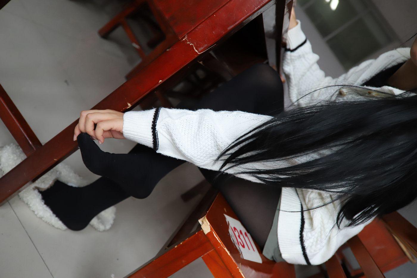 2019-11活动-大西瓜爱牙膏 2019-11月 X3 活动模特3 教室黑丝厚长袜 [155P]插图1