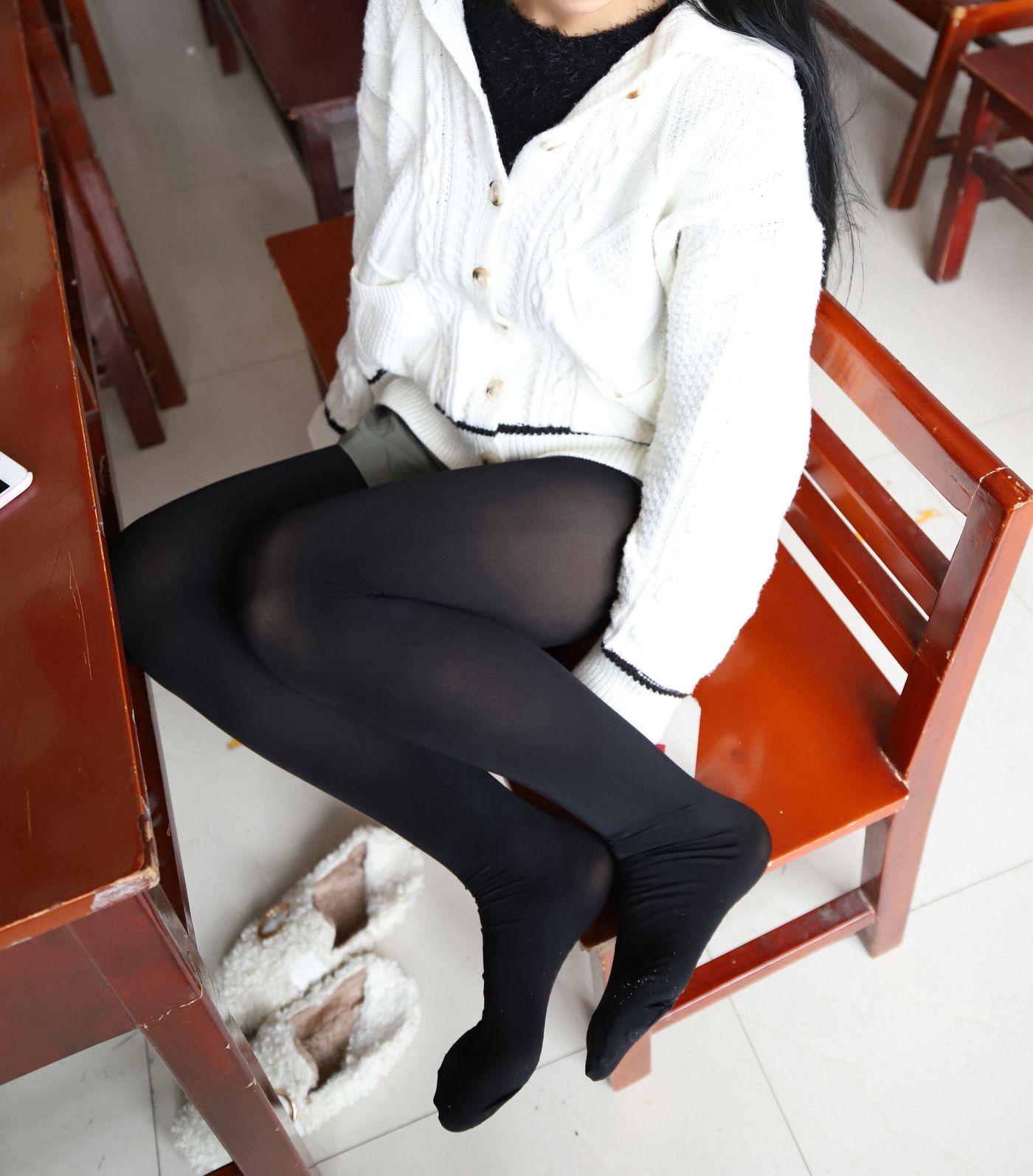 2019-11活动-大西瓜爱牙膏 2019-11月 X3 活动模特3 教室黑丝厚长袜 [155P]插图6