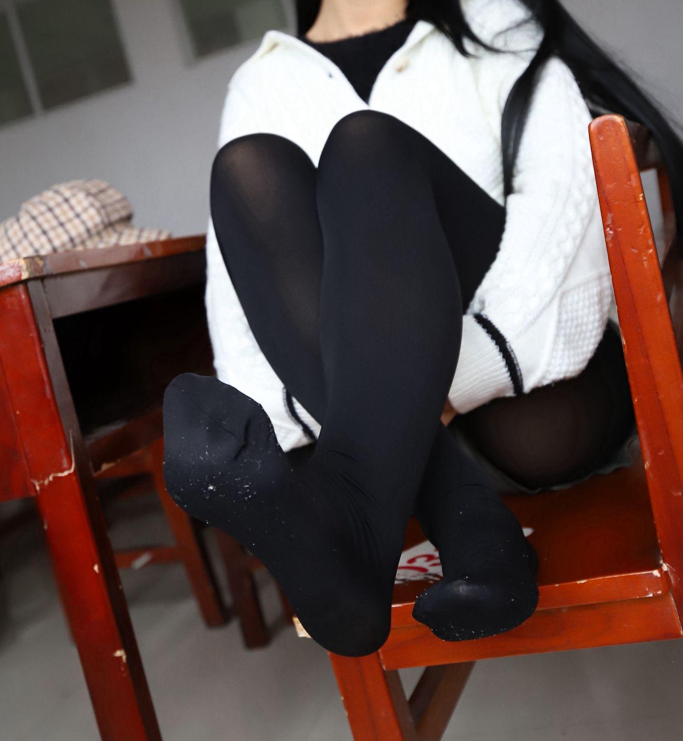 2019-11活动-大西瓜爱牙膏 2019-11月 X3 活动模特3 教室黑丝厚长袜 [155P]插图7