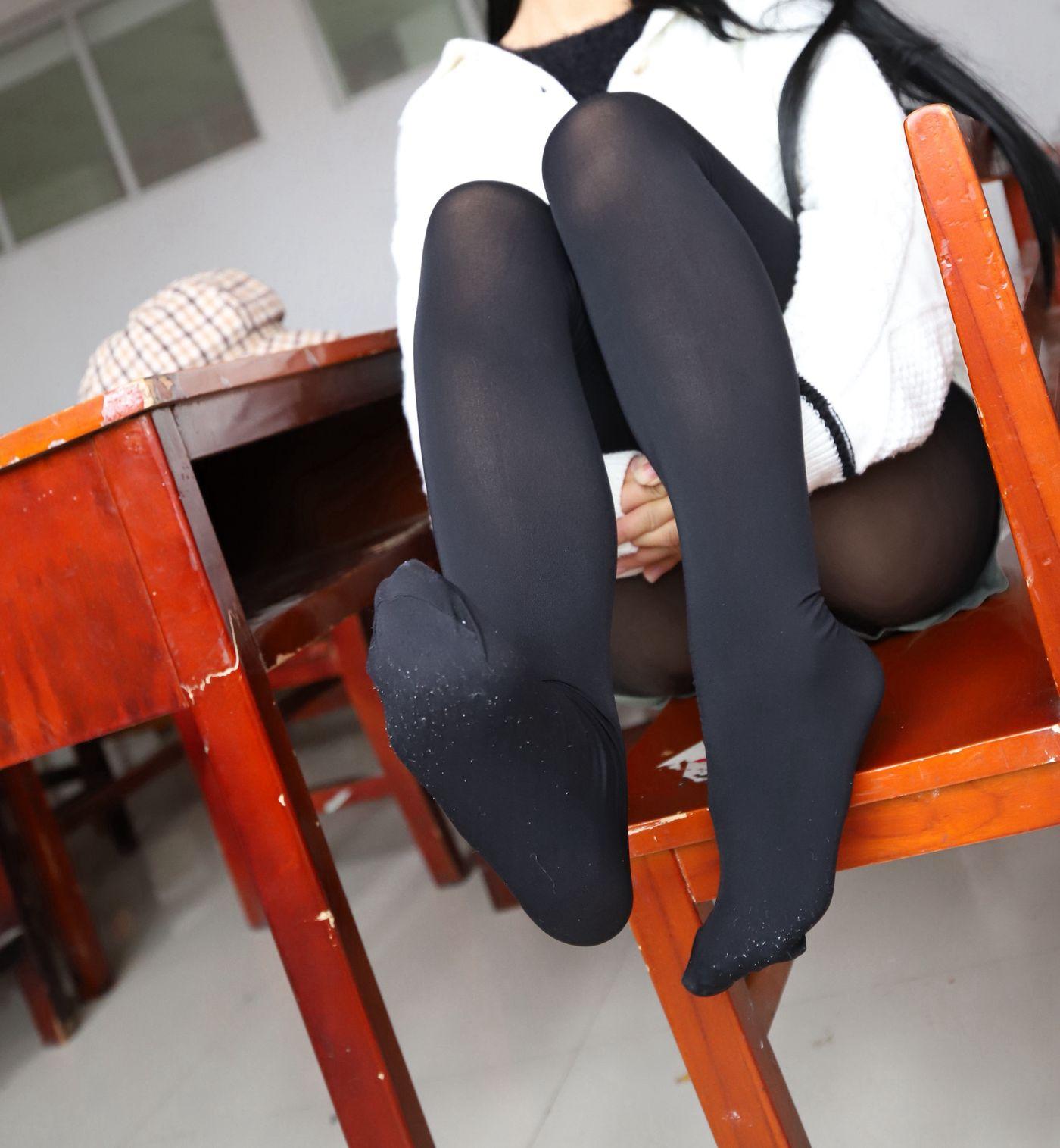 2019-11活动-大西瓜爱牙膏 2019-11月 X3 活动模特3 教室黑丝厚长袜 [155P]插图8