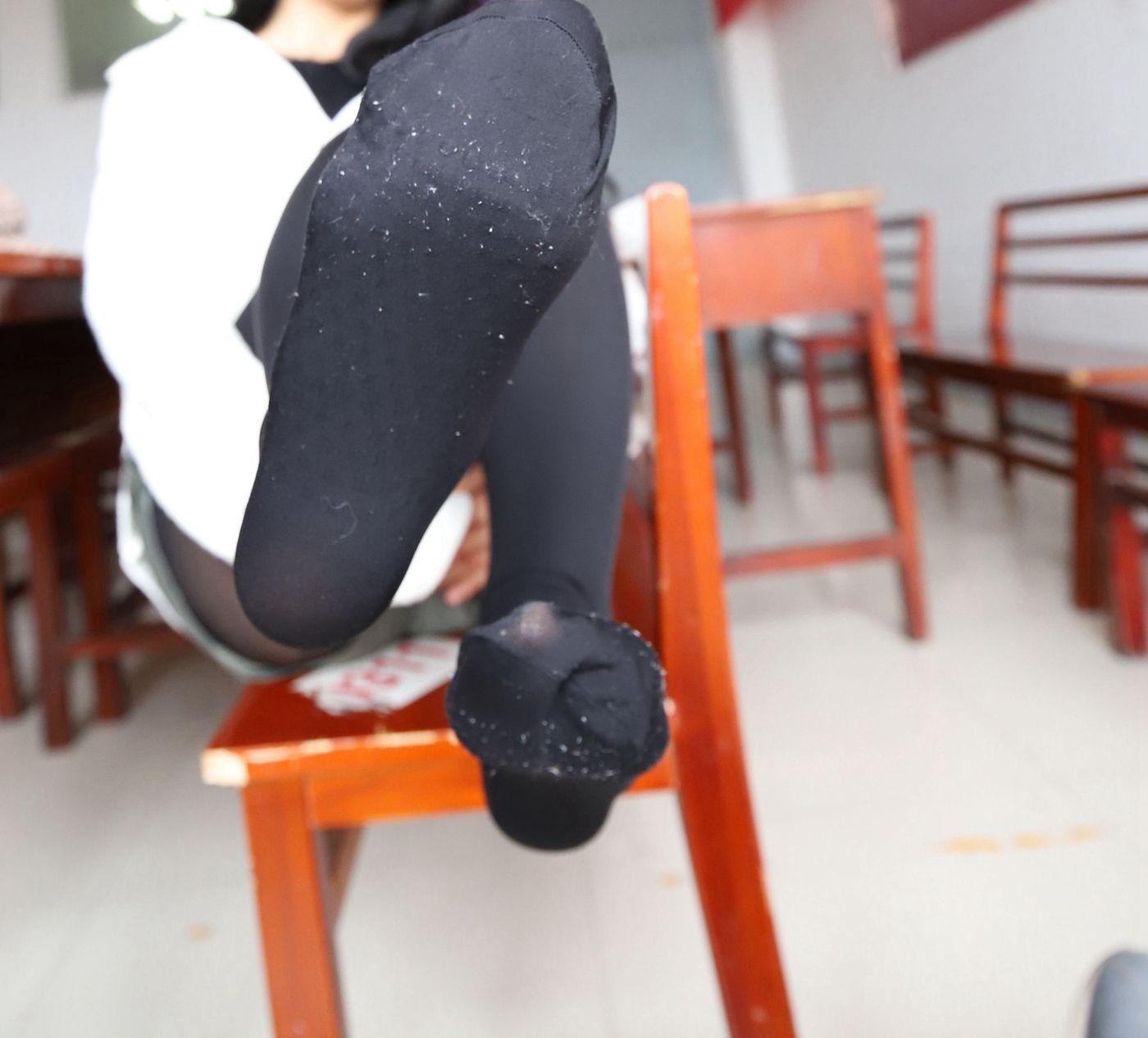 2019-11活动-大西瓜爱牙膏 2019-11月 X3 活动模特3 教室黑丝厚长袜 [155P]插图3