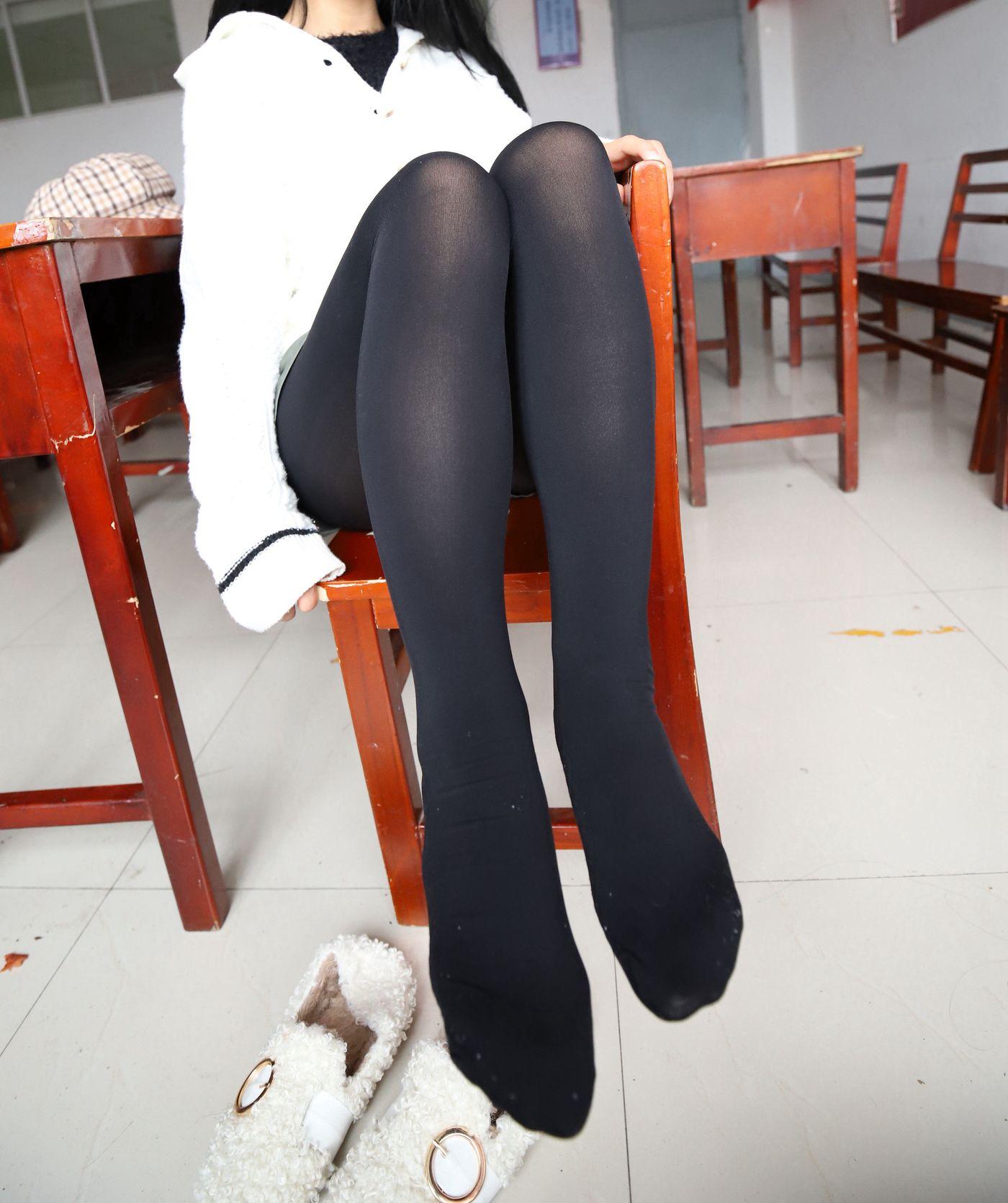 2019-11活动-大西瓜爱牙膏 2019-11月 X3 活动模特3 教室黑丝厚长袜 [155P]插图9