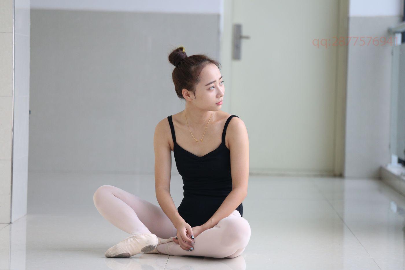 2021-02活动-大西瓜爱牙膏 2021年02月 03 活动模特2 舞蹈服白丝 [1][139P]插图1