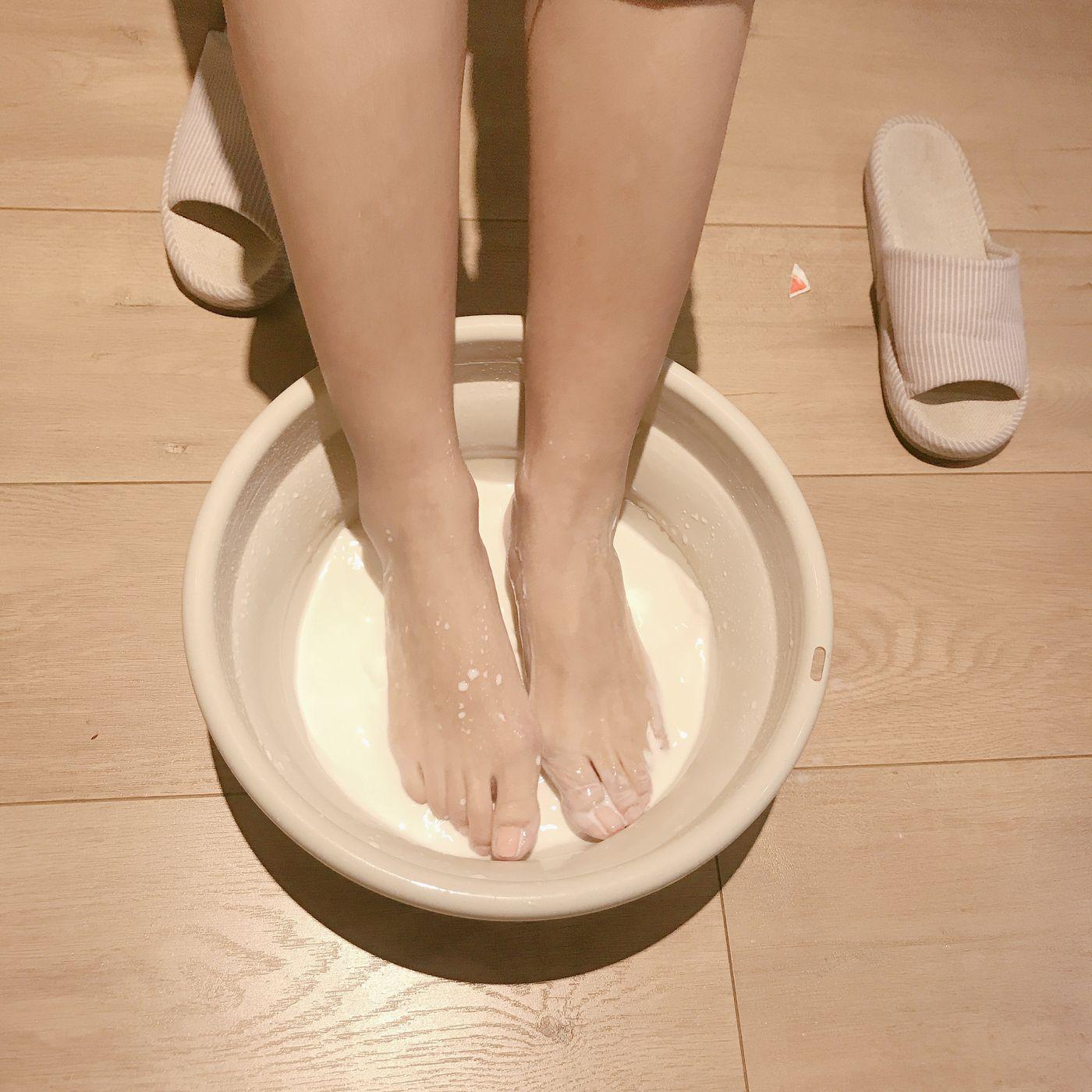 安乔乔 NO.001 牛奶洗脚 [102P]插图2