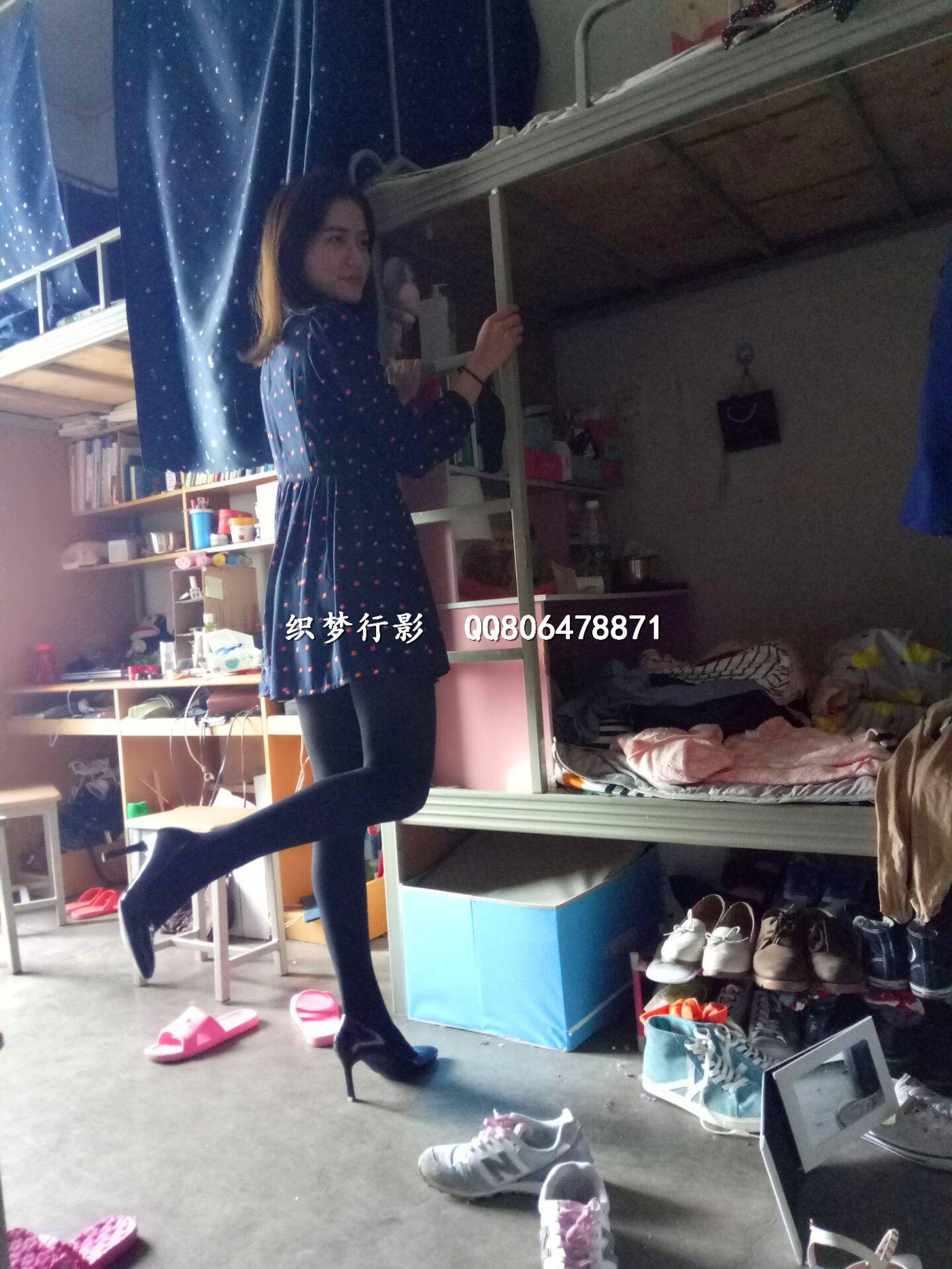织梦行影 NO.004 宿舍黑丝高跟 [57P]插图2