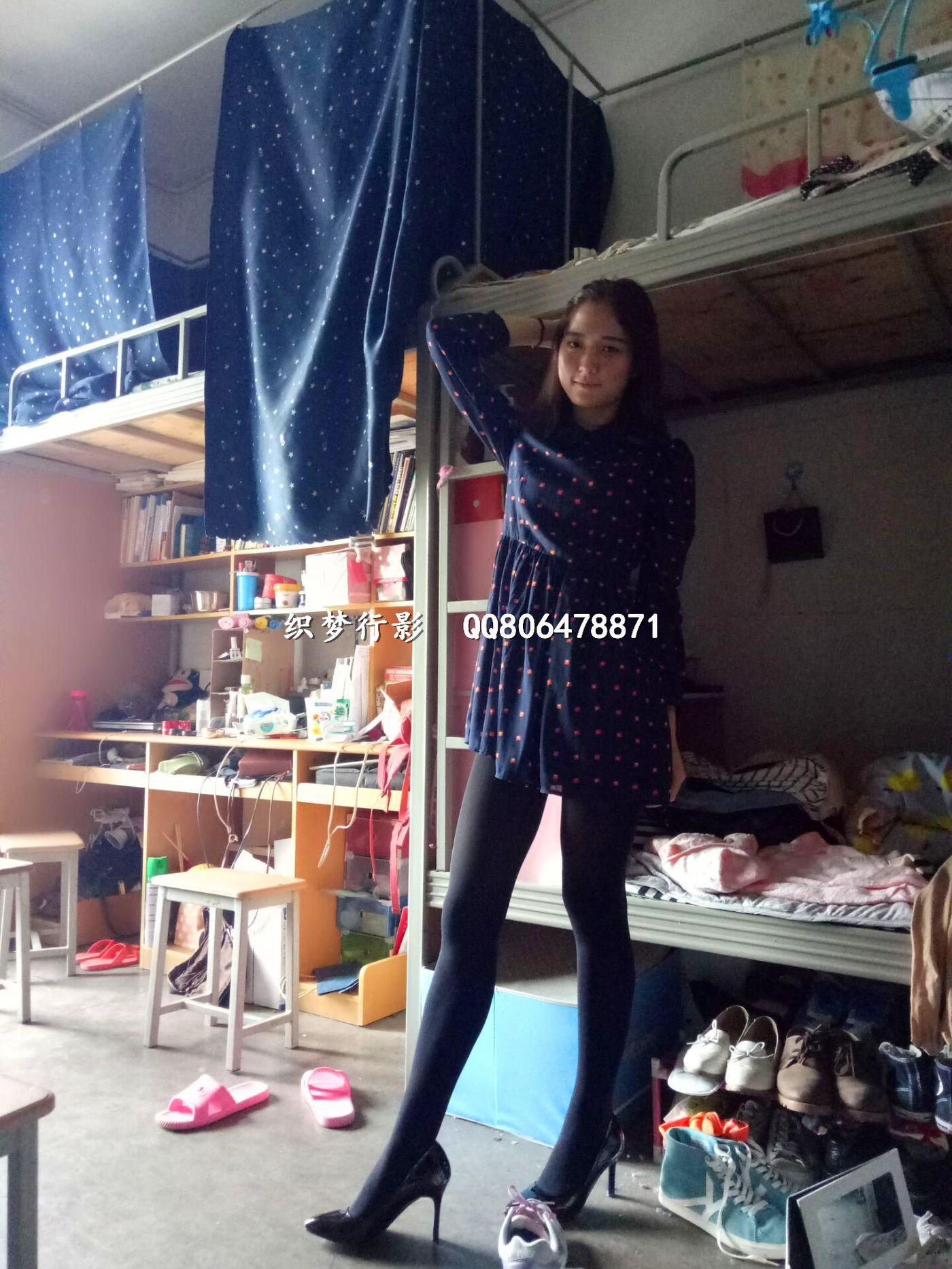 织梦行影 NO.004 宿舍黑丝高跟 [57P]插图4