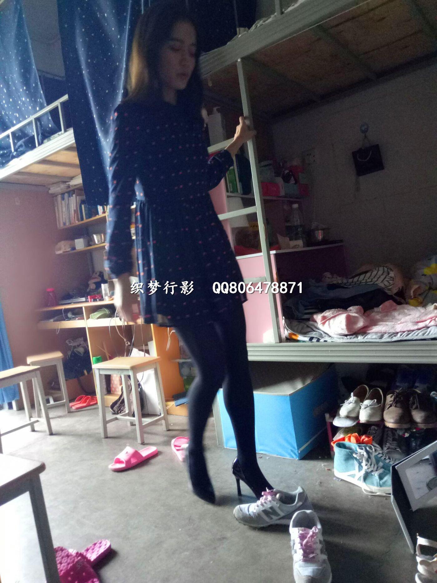织梦行影 NO.004 宿舍黑丝高跟 [57P]插图1