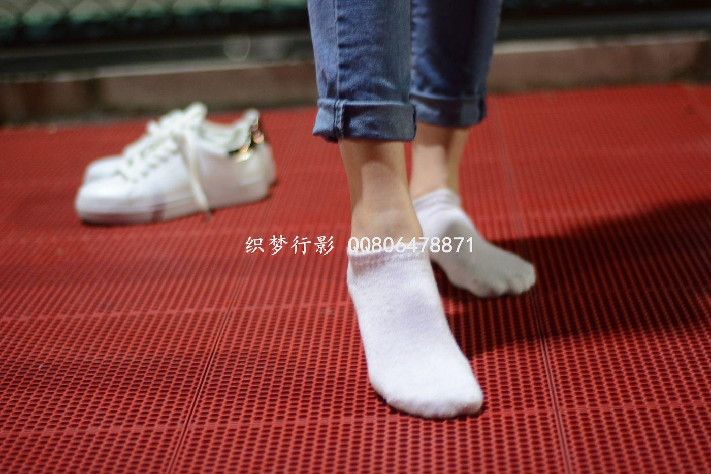 织梦行影 NO.014 操场夜拍白袜小白鞋 [217P]插图2