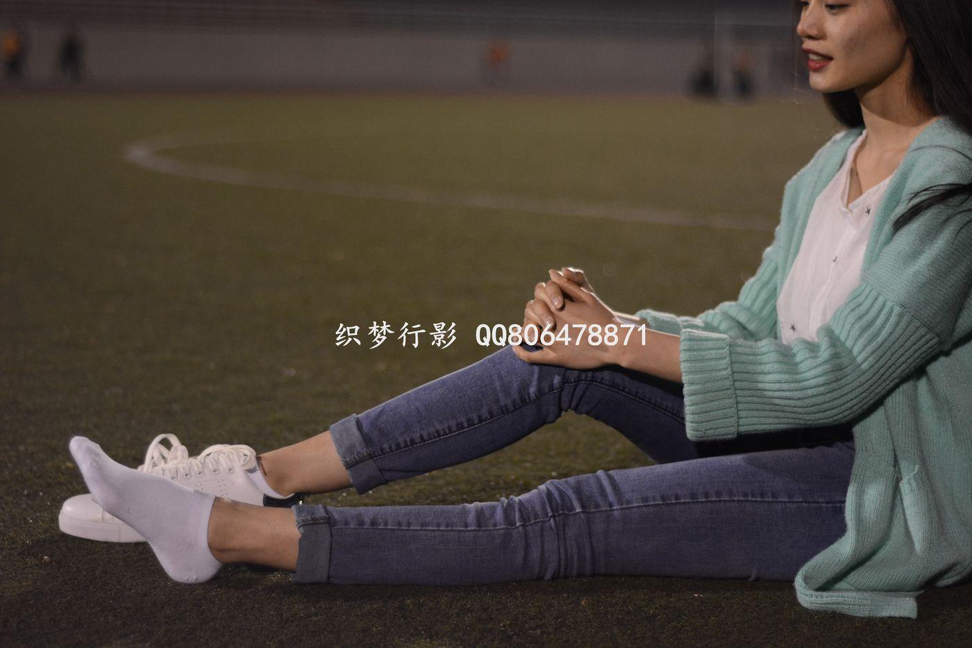 织梦行影 NO.014 操场夜拍白袜小白鞋 [217P]插图5