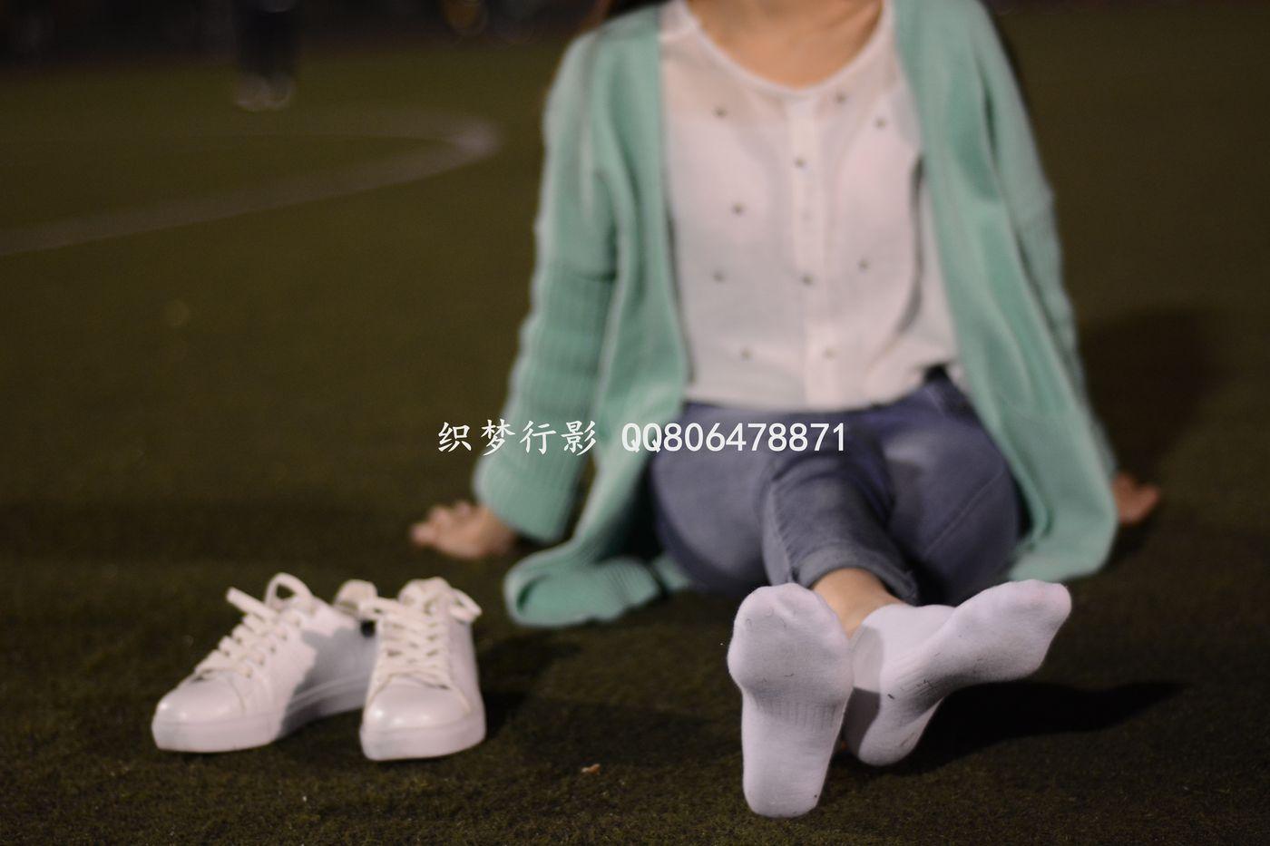 织梦行影 NO.014 操场夜拍白袜小白鞋 [217P]插图3