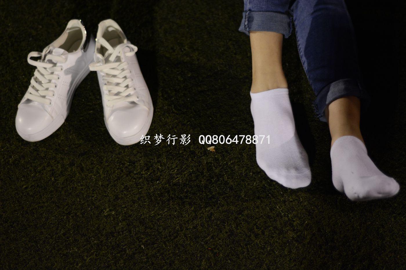 织梦行影 NO.014 操场夜拍白袜小白鞋 [217P]插图4